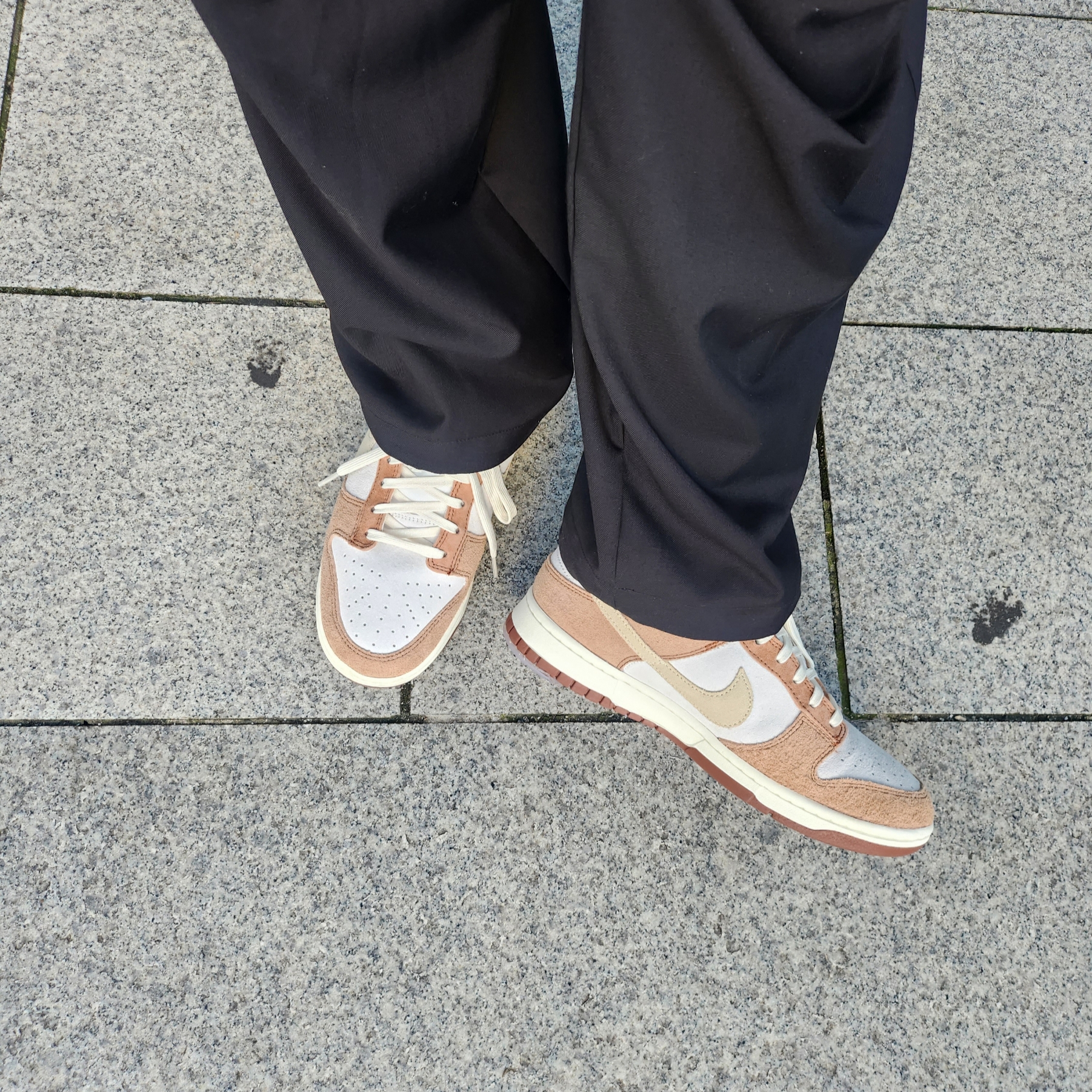 Nike Dunk Low Pro Premium Medium Curry 착용 스타일 - 4