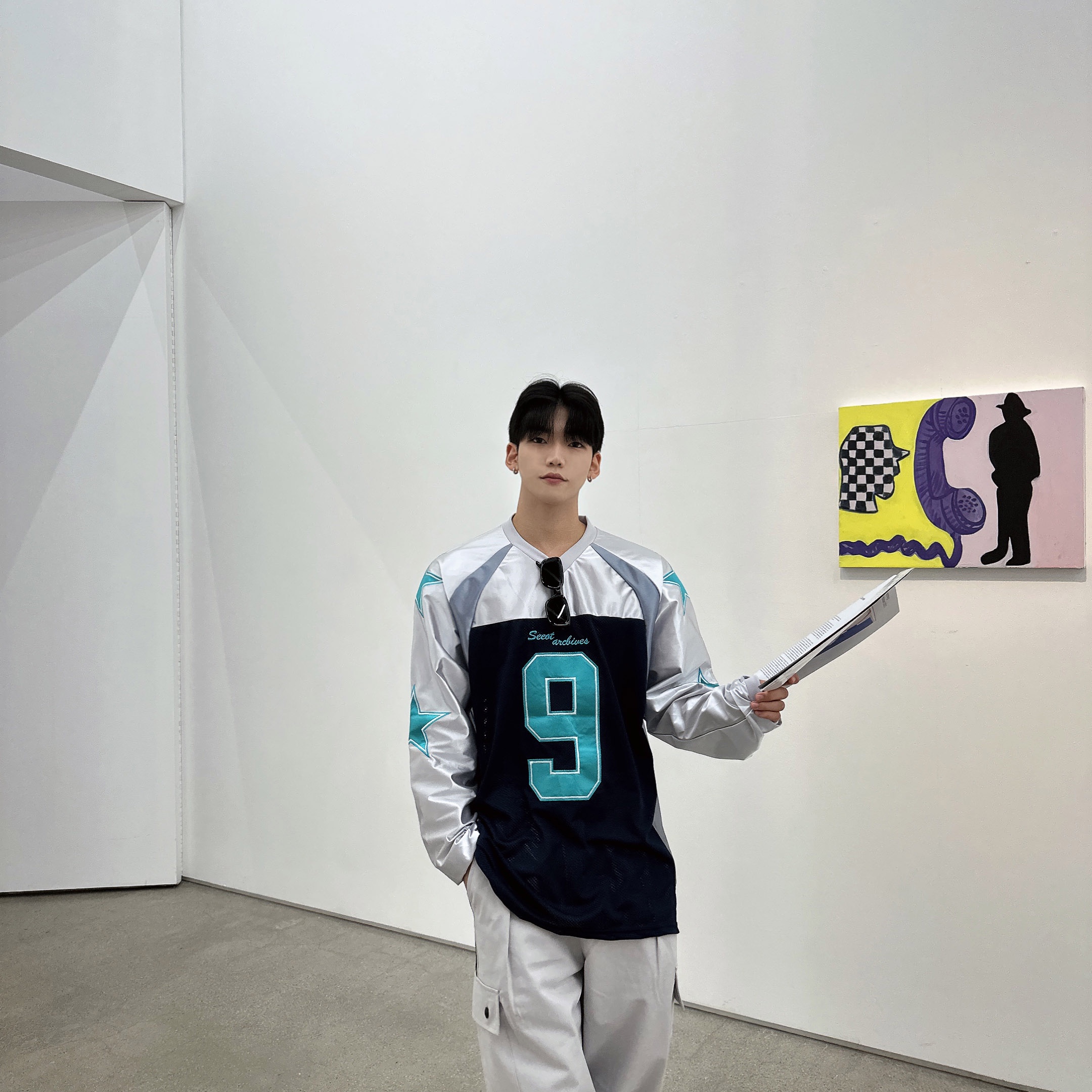 Balenciaga x Crocs Hardcrocs Slide Black 착용 스타일 - 4