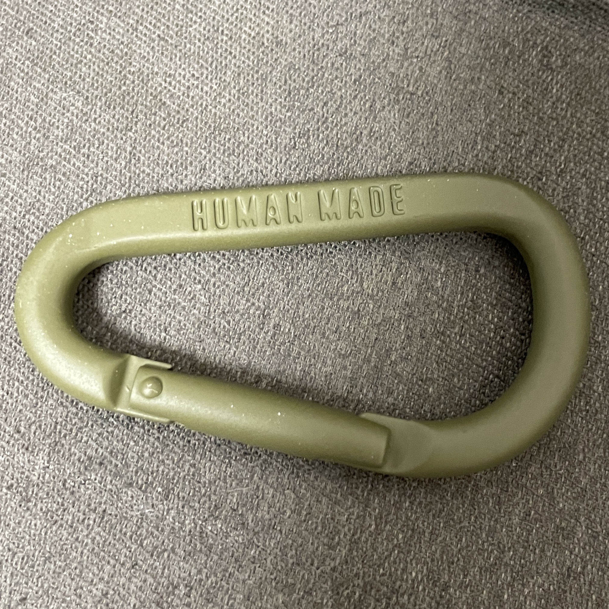 Human Made Carabiner 70mm Olive Drab 착용 스타일 - 2