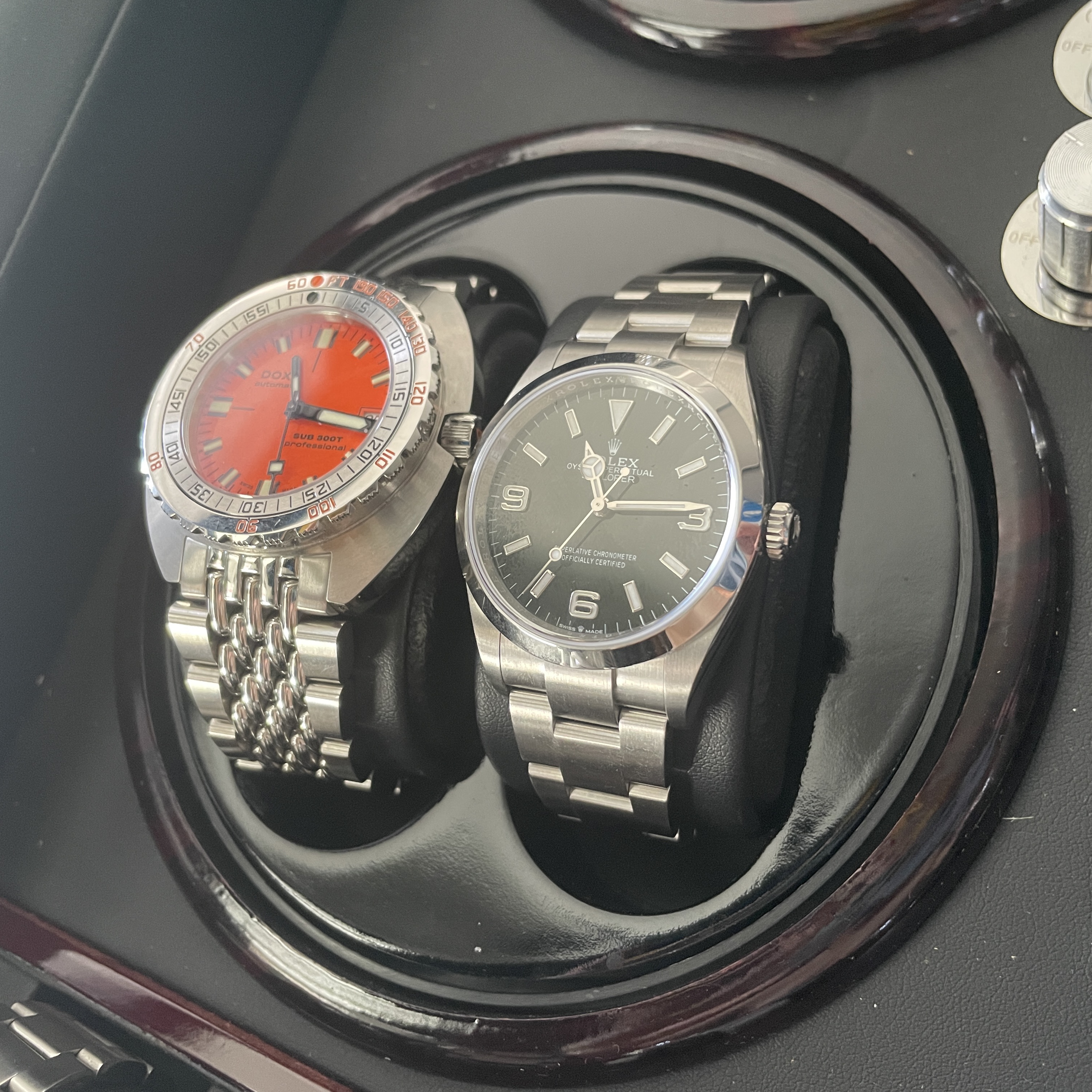 Rolex Explorer 36mm 124270 Black Oyster 착용 스타일 - 3