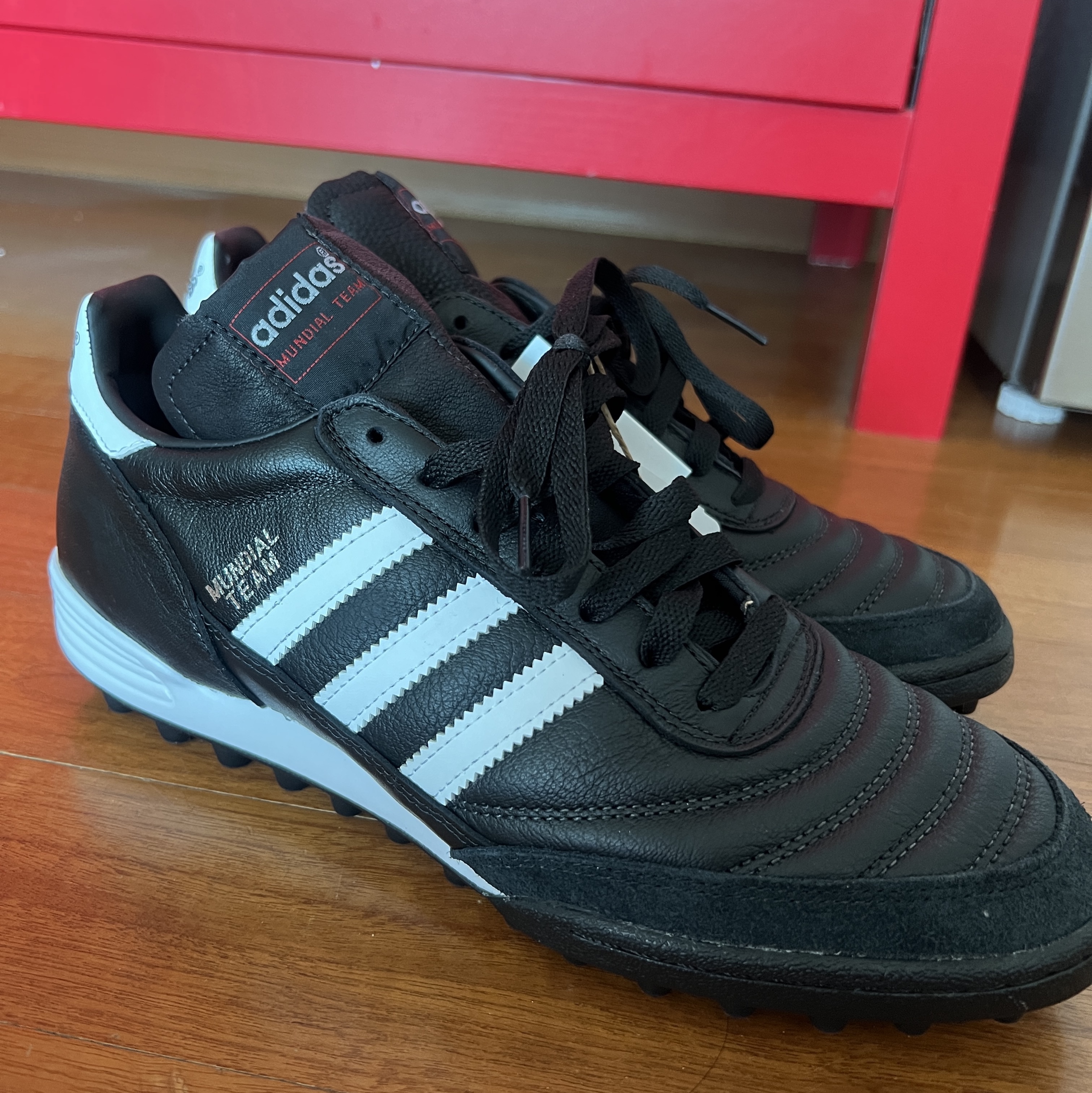 Adidas Mundial Team Soccer Black Cloud White 착용 스타일 - 2