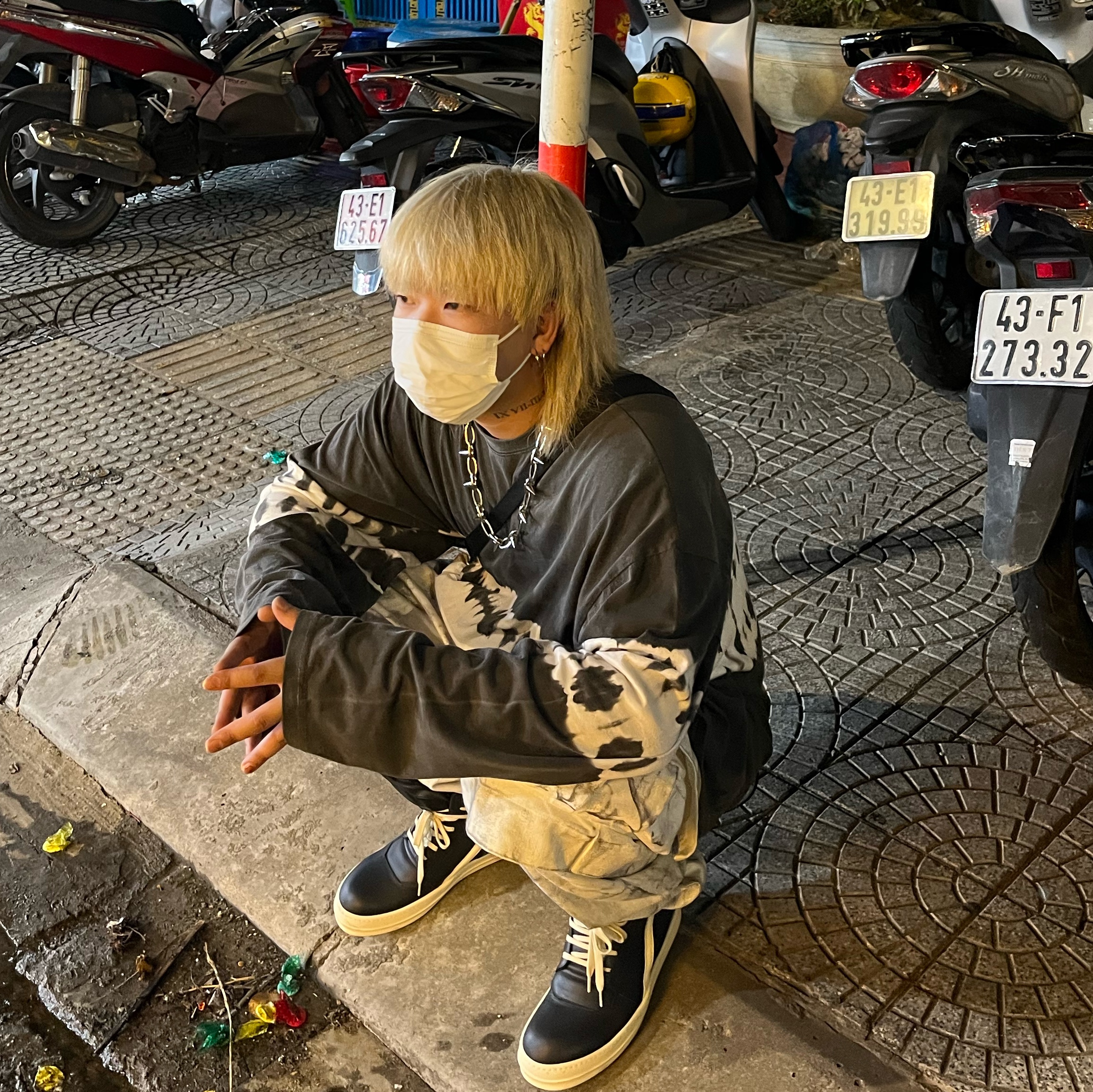 Rick Owens Geobasket Full Grain Calf Leather Strobe Sneakers Black Milk White 착용 스타일 - 1