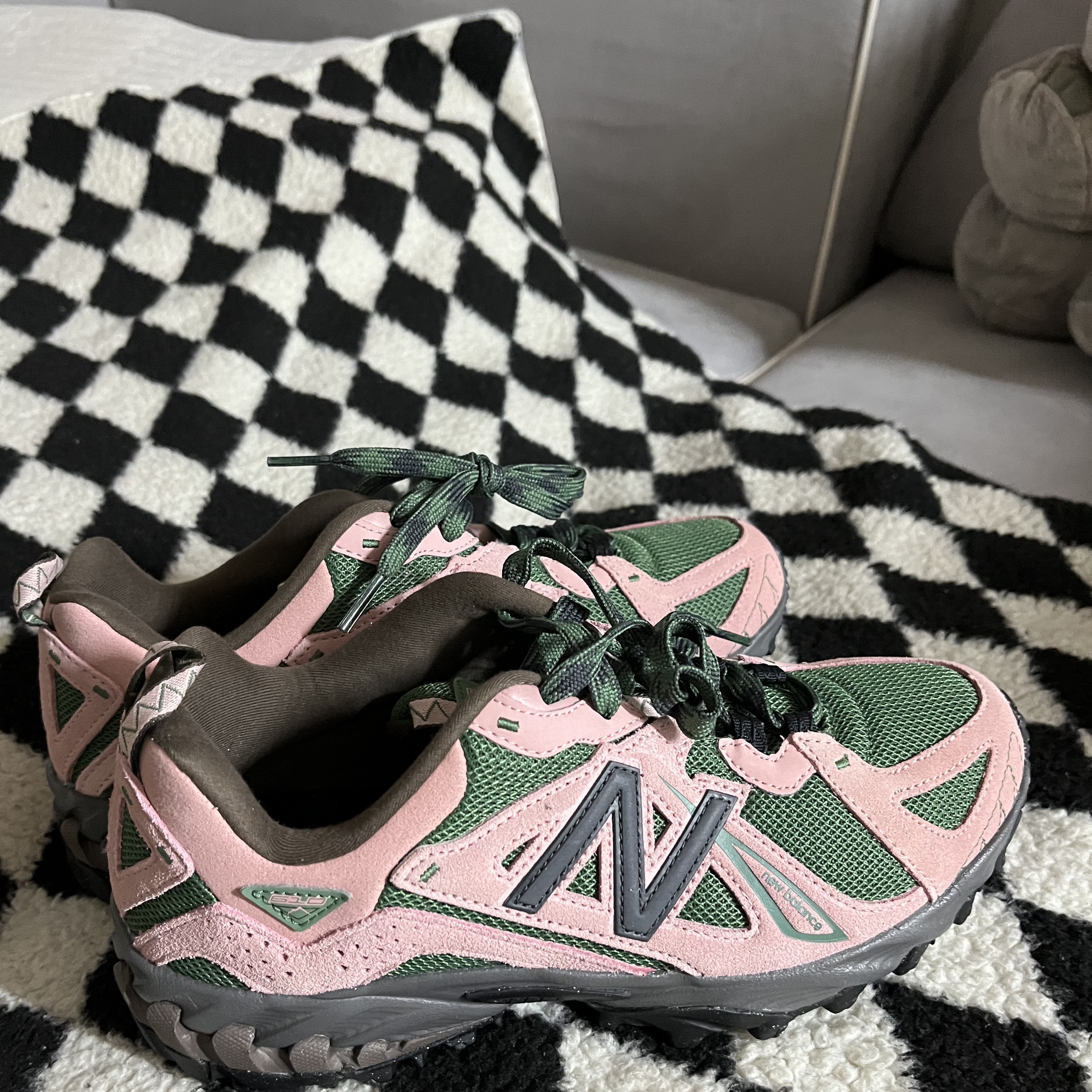 New Balance ML610T Pink Moon - D Standard 착용 스타일 - 2