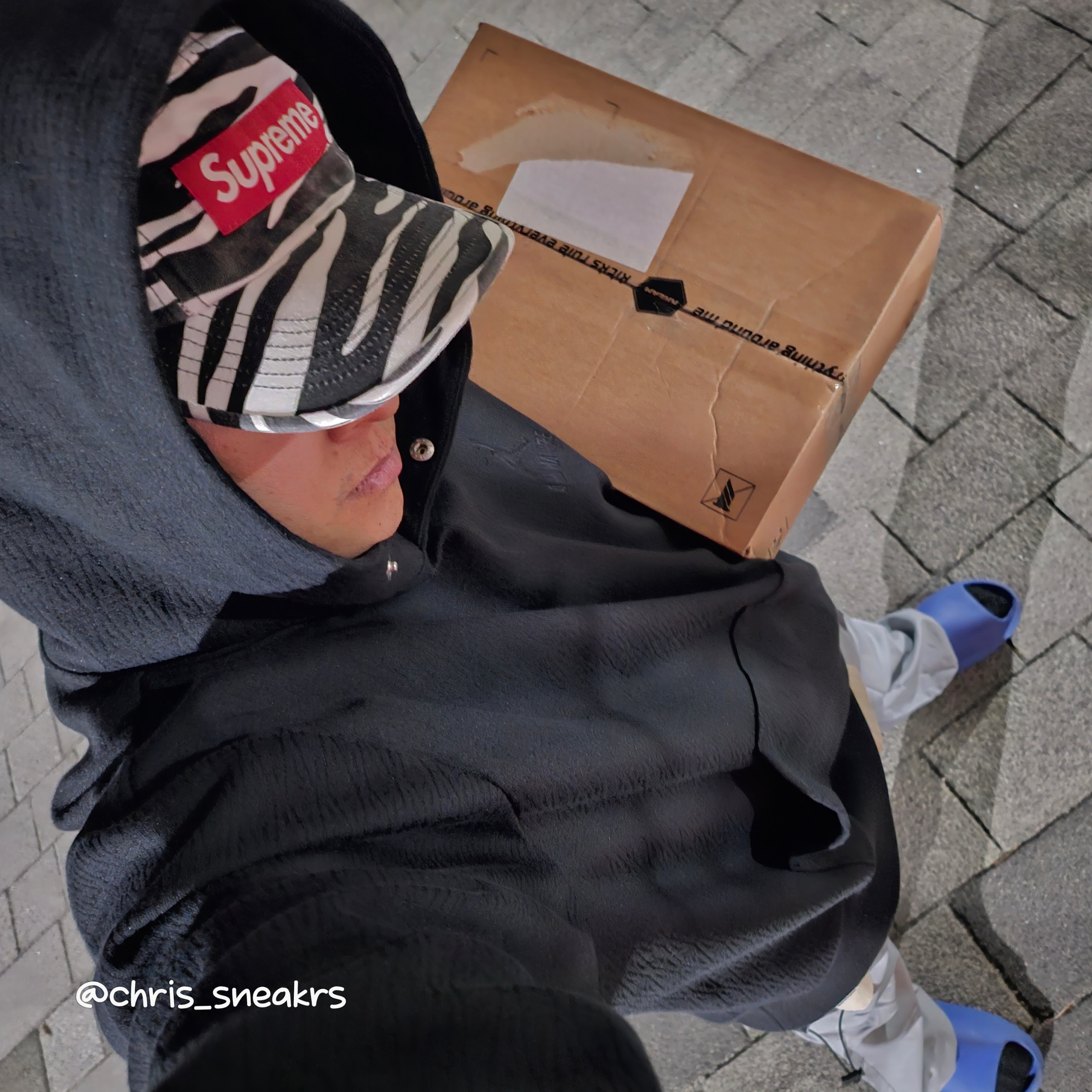 Supreme Washed Chino Twill Camp Cap Zebra - 22FW, Adidas Yeezy Slide Azure 착용 스타일