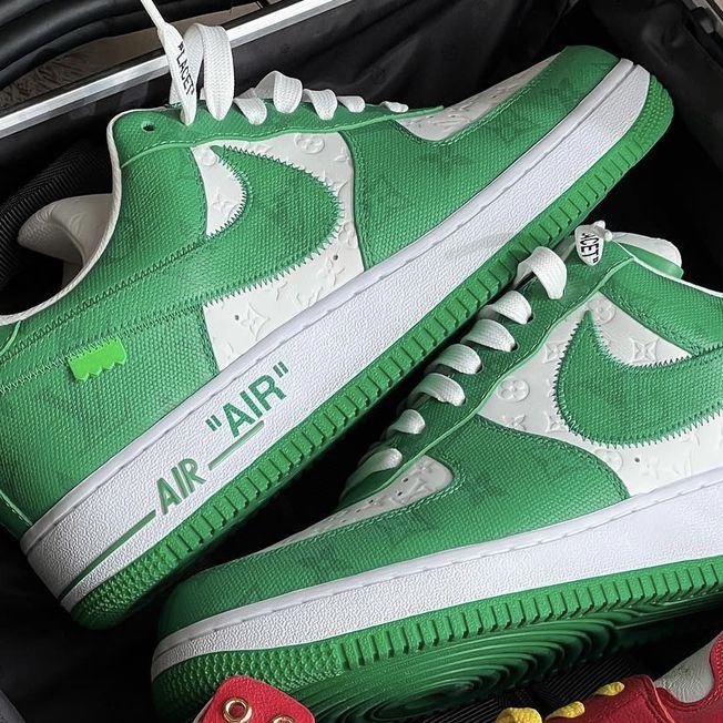 Louis Vuitton x Nike Air Force 1 Low by Virgil Abloh White Gym Green 착용 스타일