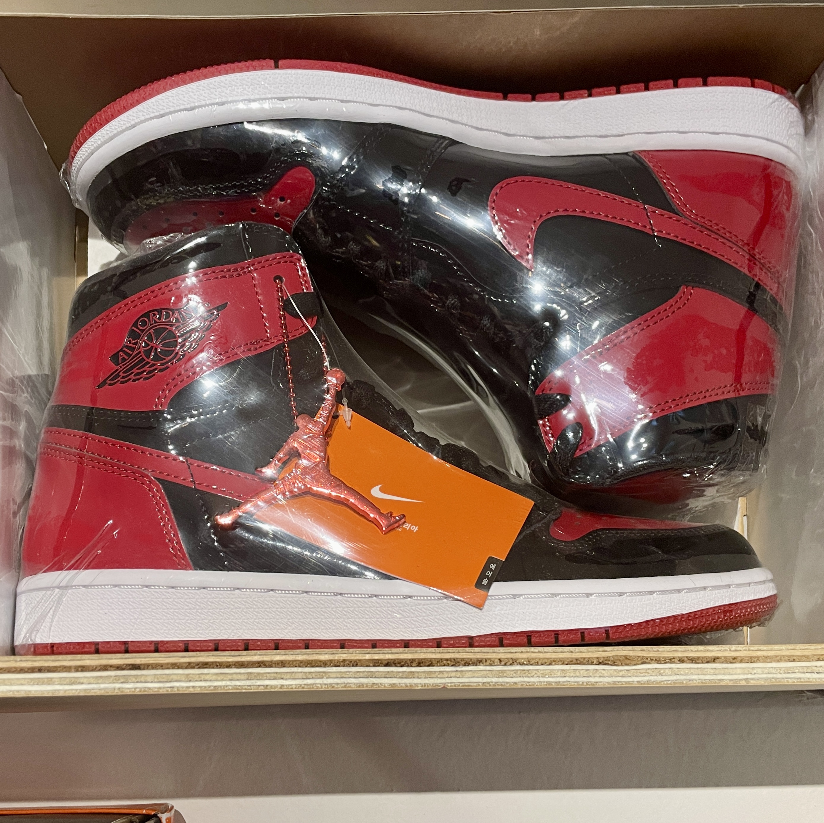 Jordan 1 Retro High OG Patent Bred 착용 스타일 - 1