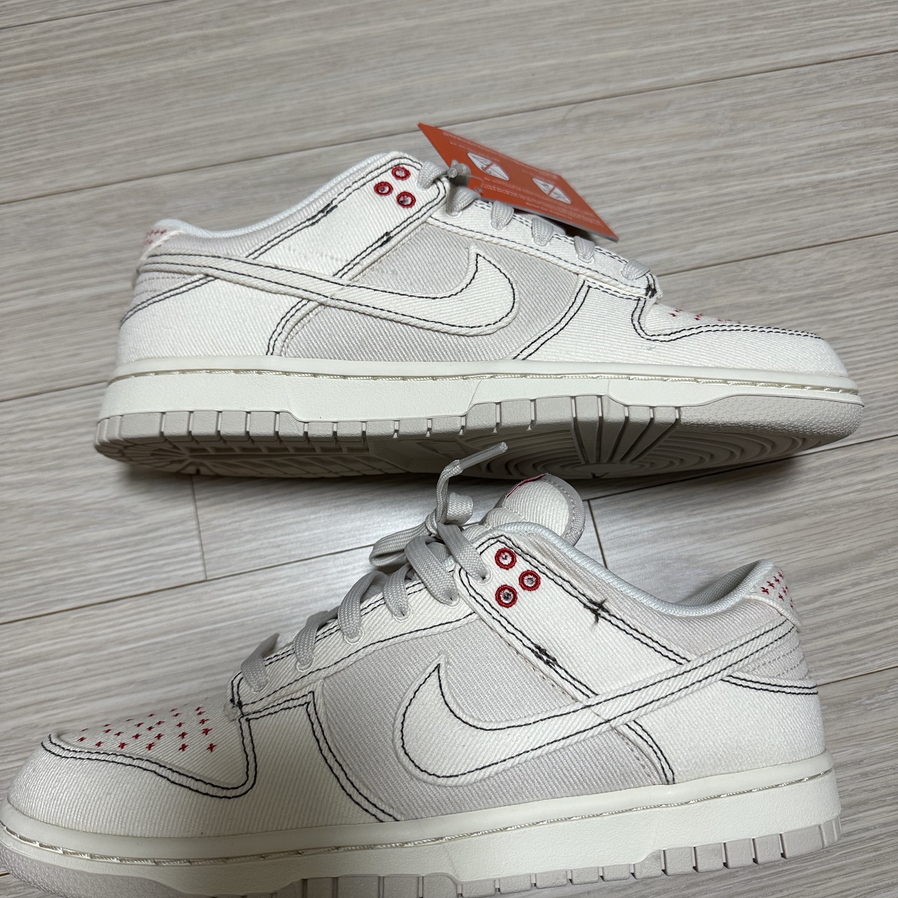Nike Dunk Low Beige Red 착용 스타일 - 2