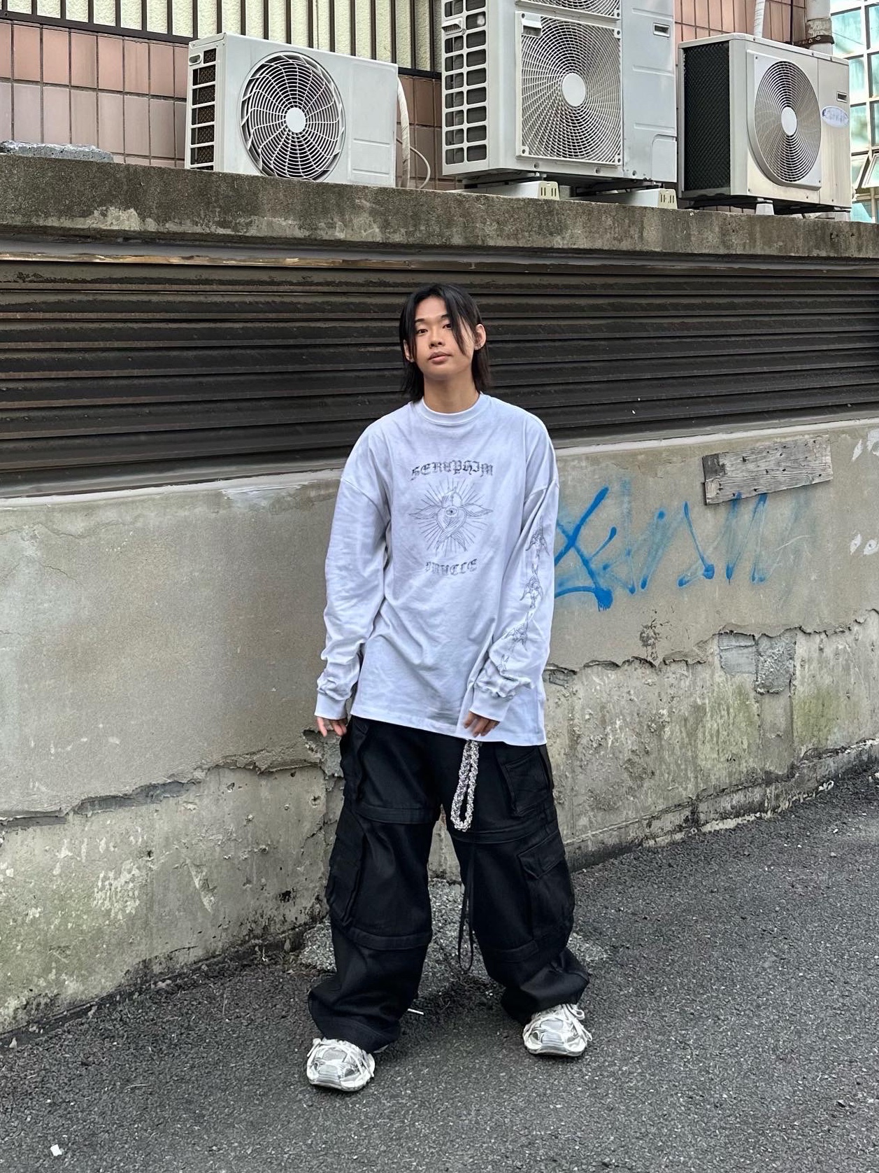 Project G/R Oversized Convertible Cargo Pants Coated Black, Balenciaga 3XL Sneakers Light Beige 착용 스타일 - 1