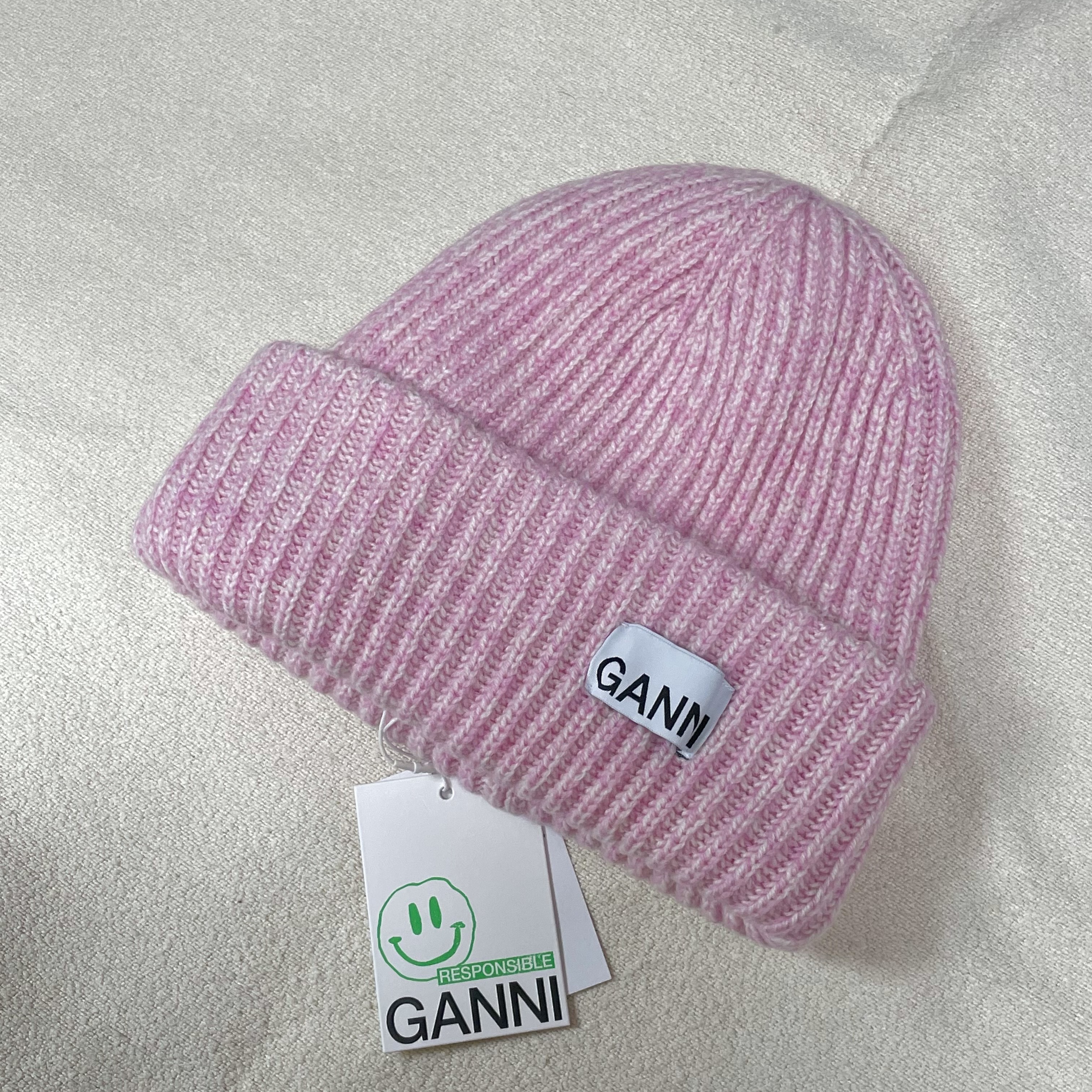 Ganni Wool Beanie Lilac Sachet 착용 스타일