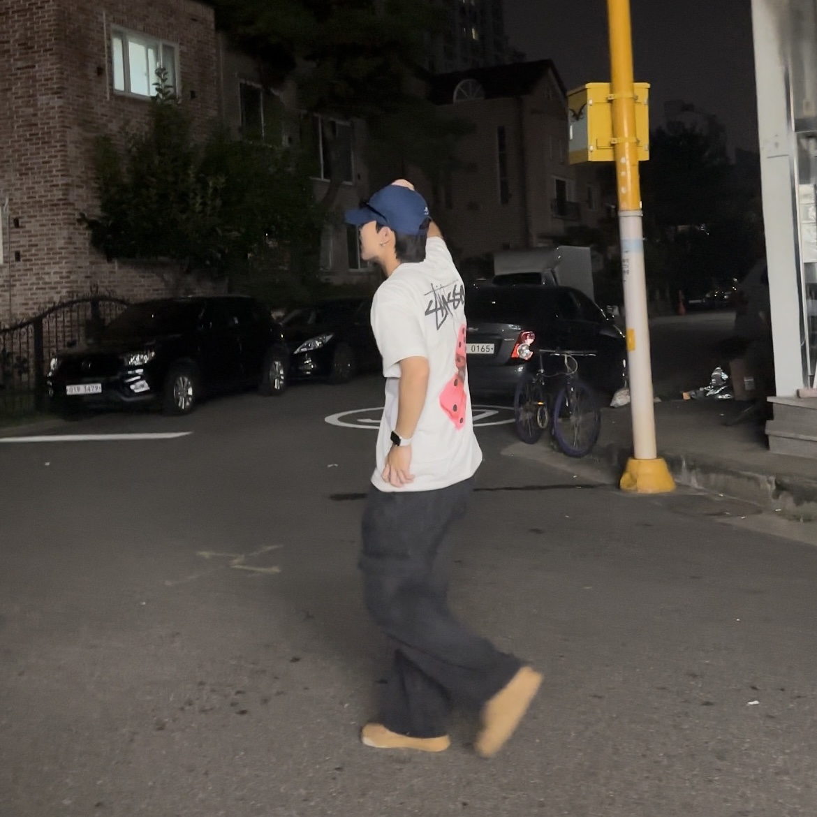 Stussy Fuzzy Dice T-Shirt White, Nike Air Force 1 '07 WB Flax 착용 스타일 - 2