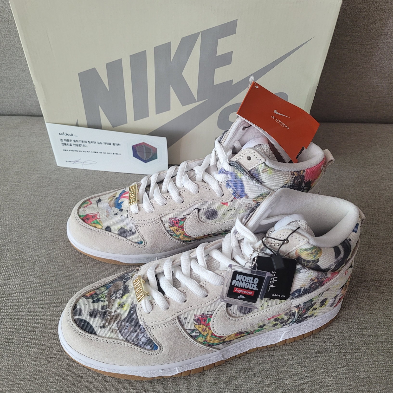 Nike x Supreme SB Dunk High QS Rammellzee White 착용 스타일