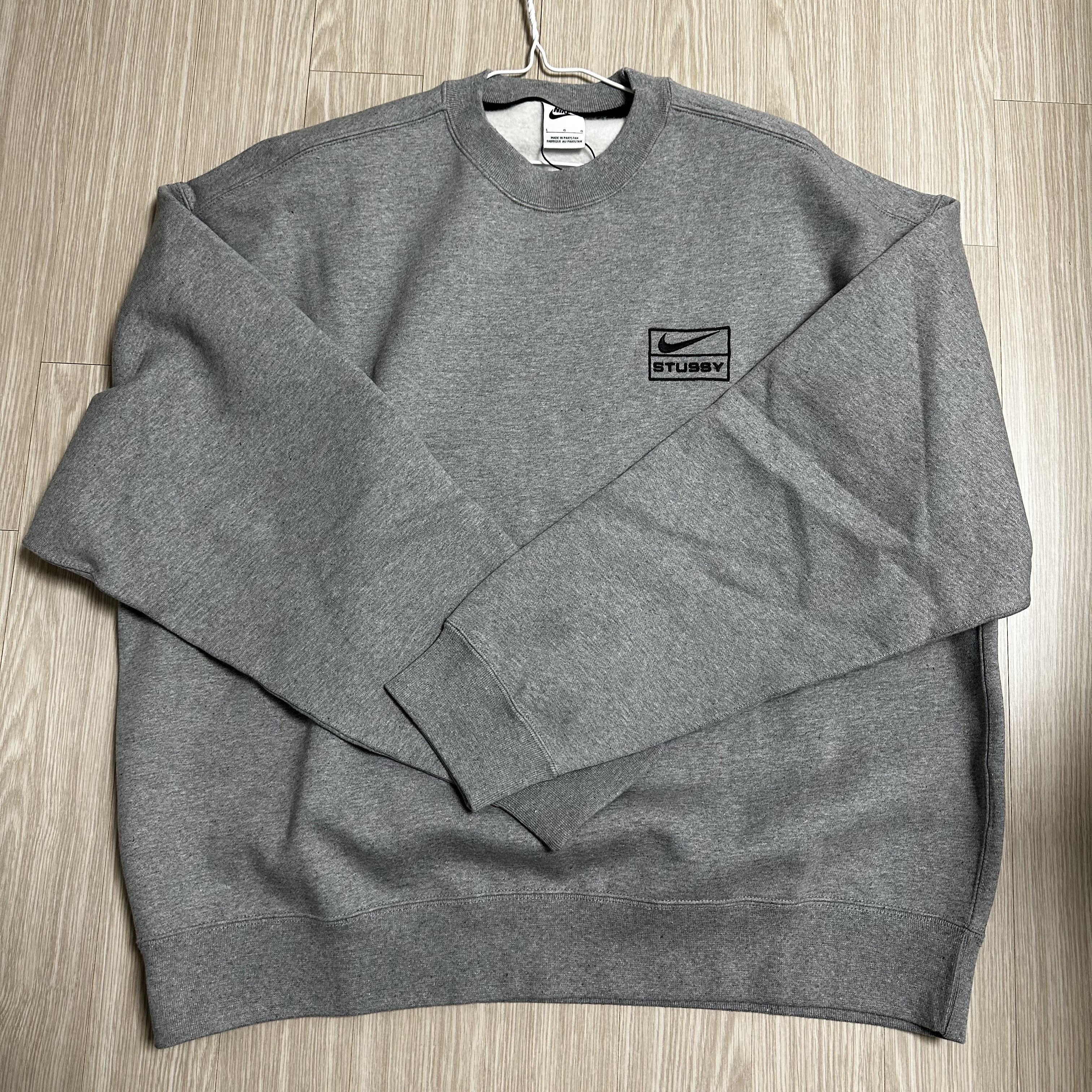 Nike x Stussy NRG Fleece Crewneck Dark Grey Heather (DO9337-063) 착용 스타일