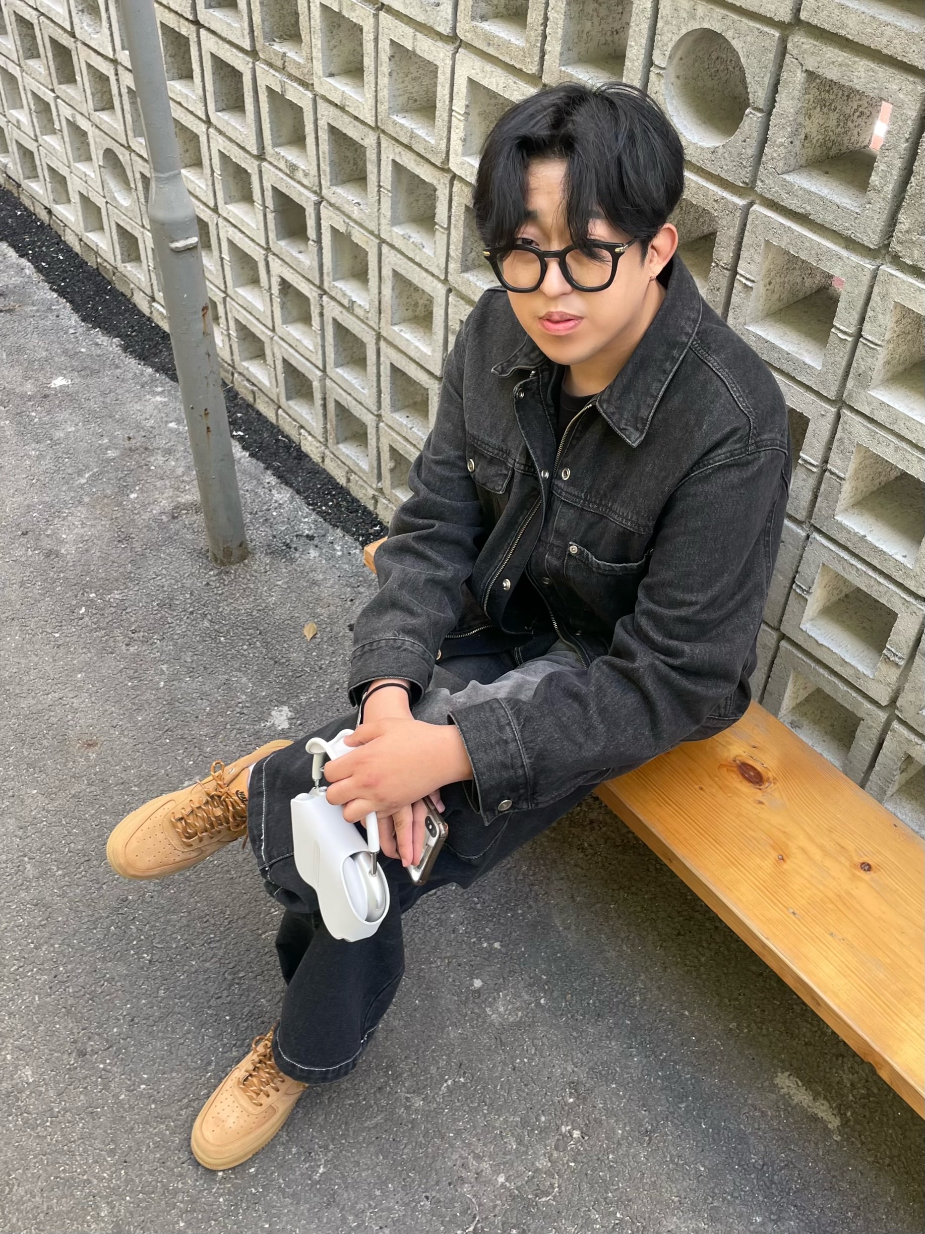 Nike Air Force 1 '07 WB Flax, Apple AirPods Max Lightning Silver (Korean Ver.) 착용 스타일 - 2