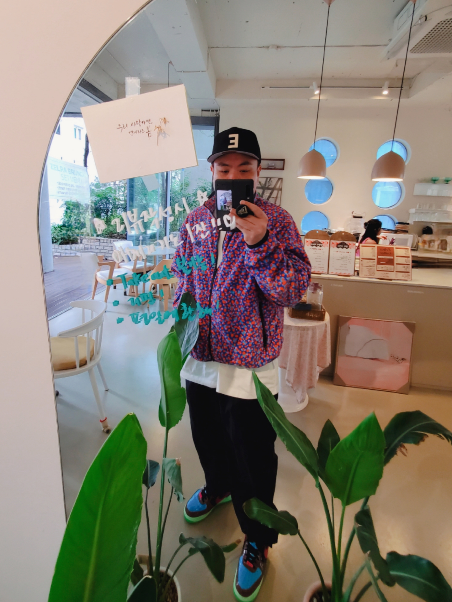 Essentials x New Era E Trucker Cap Black, Nike x Undefeated Air Force 1 Low SP Multi Patent Pink Prime 착용 스타일 - 1