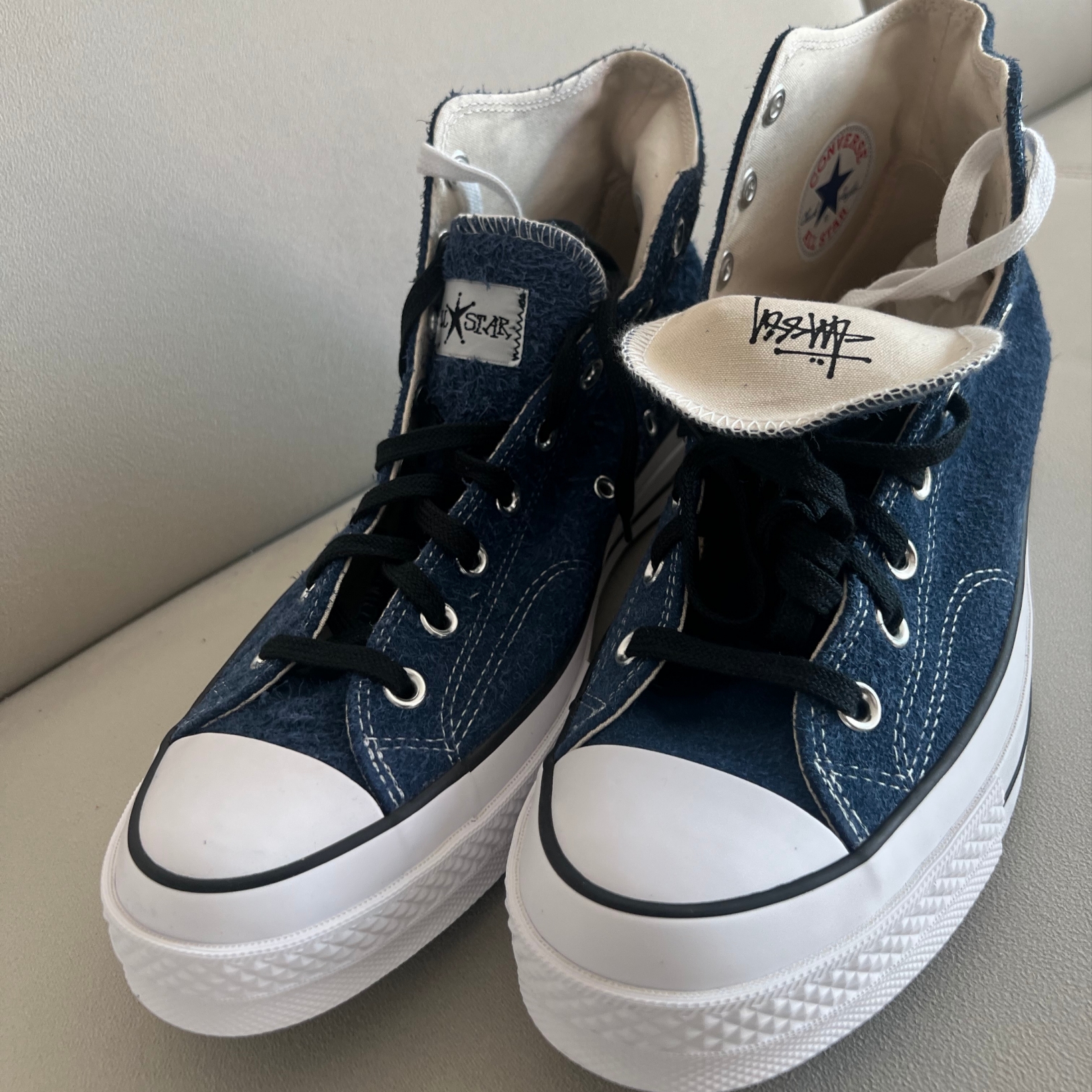 Converse x Stussy Chuck 70 High 8 Ball Navy 착용 스타일 - 3