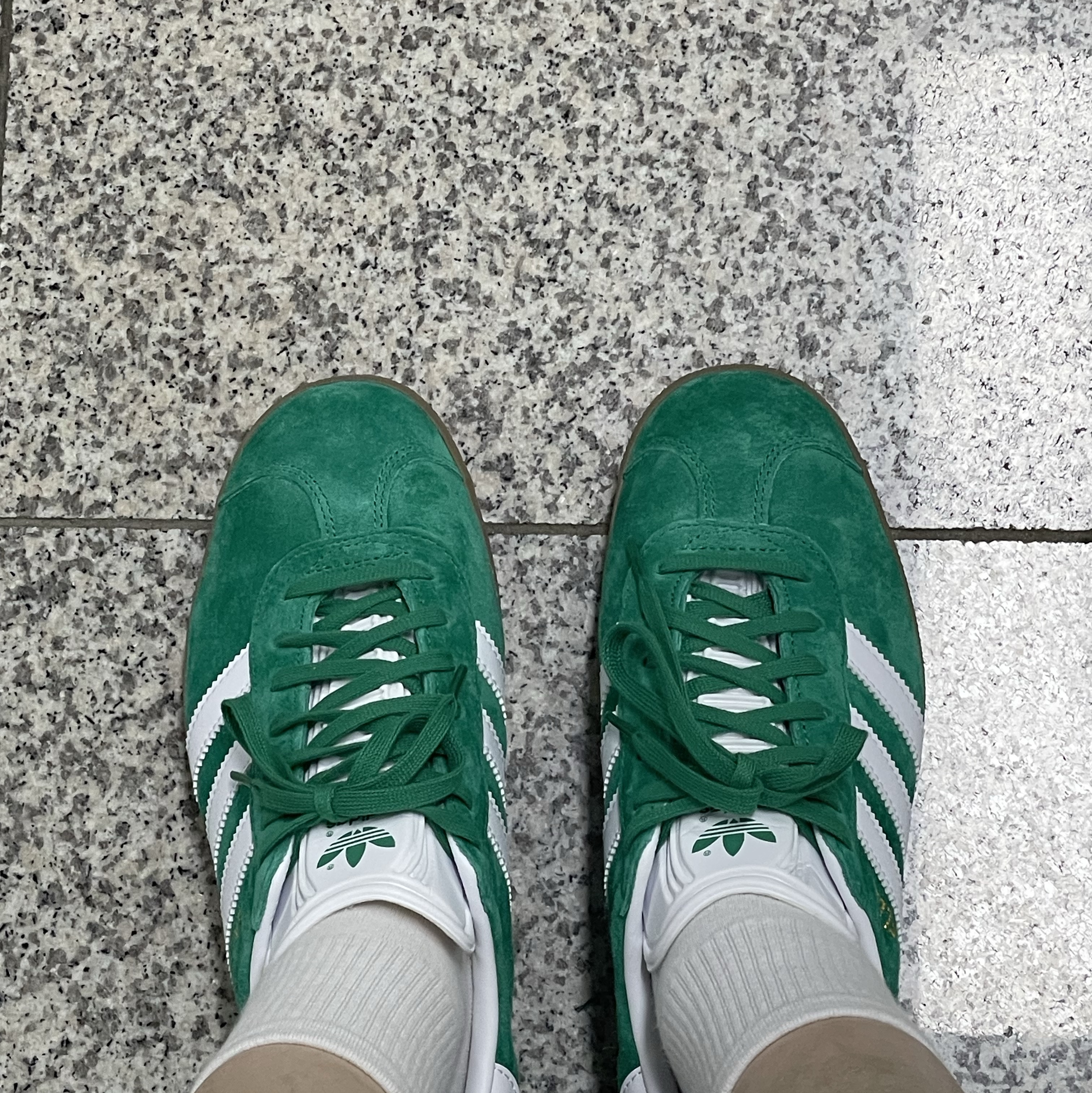 Adidas Gazelle Court Green Cloud White 착용 스타일 - 1
