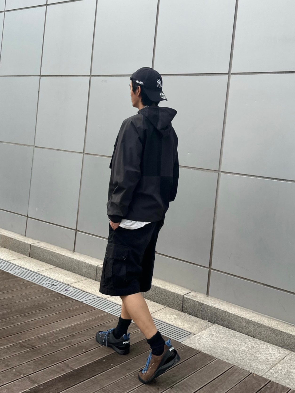 New Era x MoMA New York Yankees Cap Navy 착용 스타일 - 1
