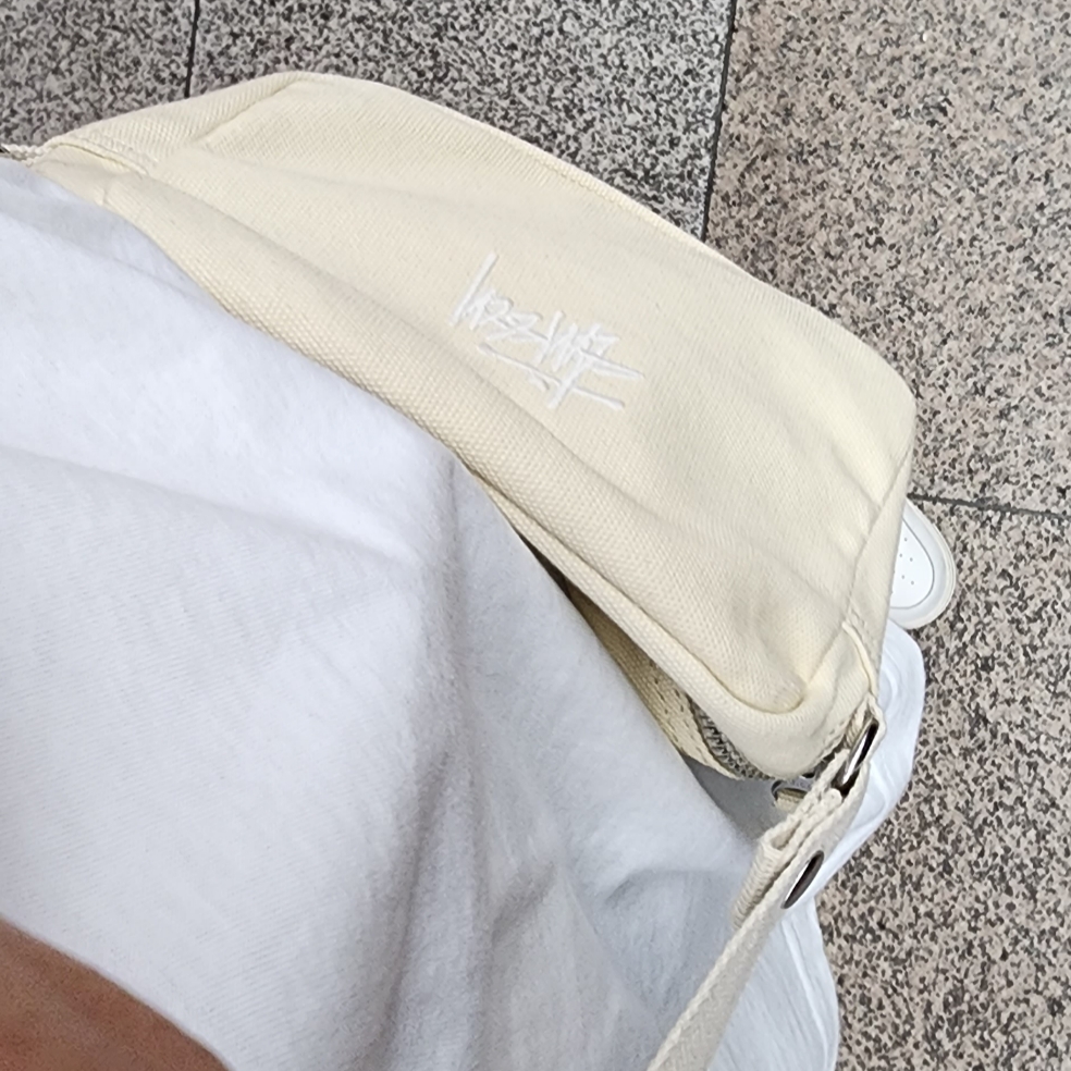 Stussy Big Stock Bucket Hat Black, Stussy Stu C. Camo T-Shirt White 착용 스타일 - 3