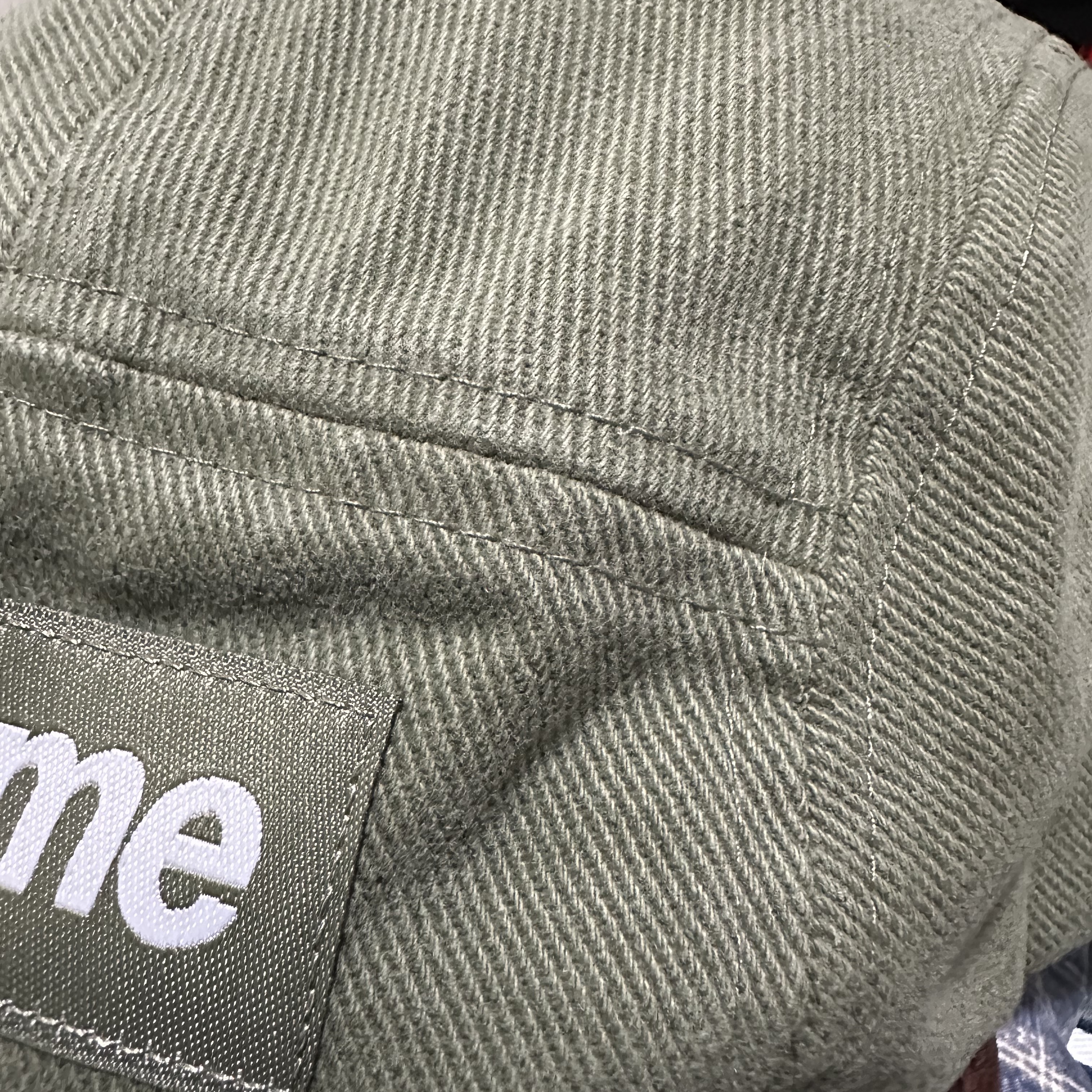 Supreme Suede Visor Camp Cap Light Olive - 23SS, Palace P 6-Panel Green - 23FW 착용 스타일 - 4
