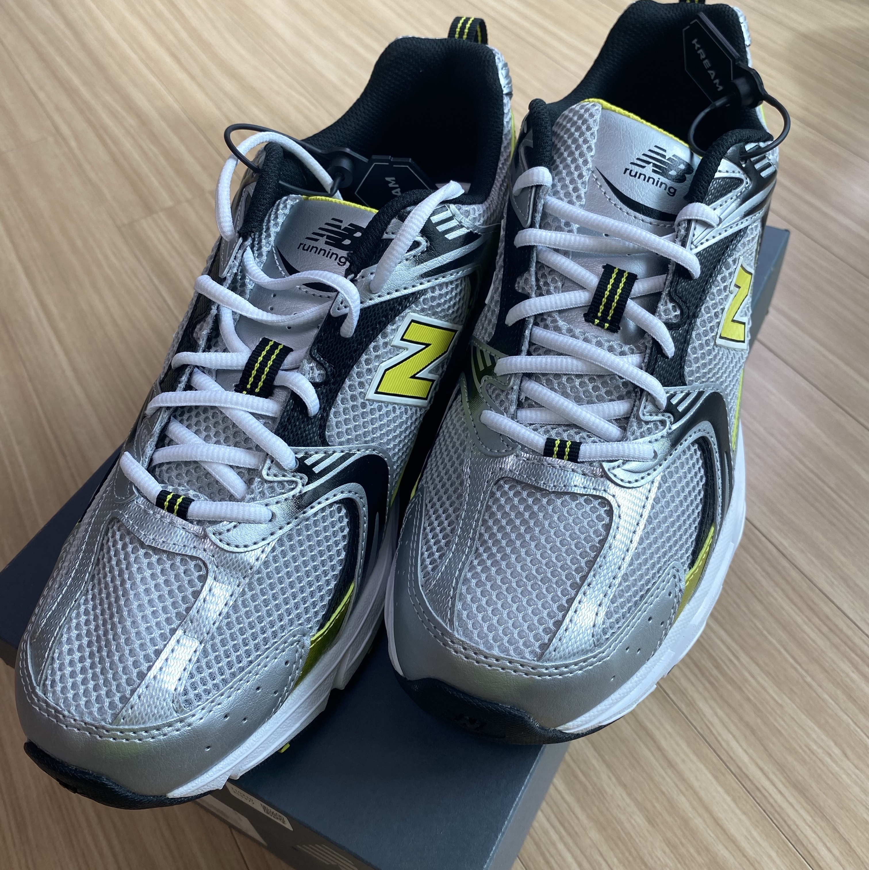 New Balance 530 Silver 착용 스타일 - 1