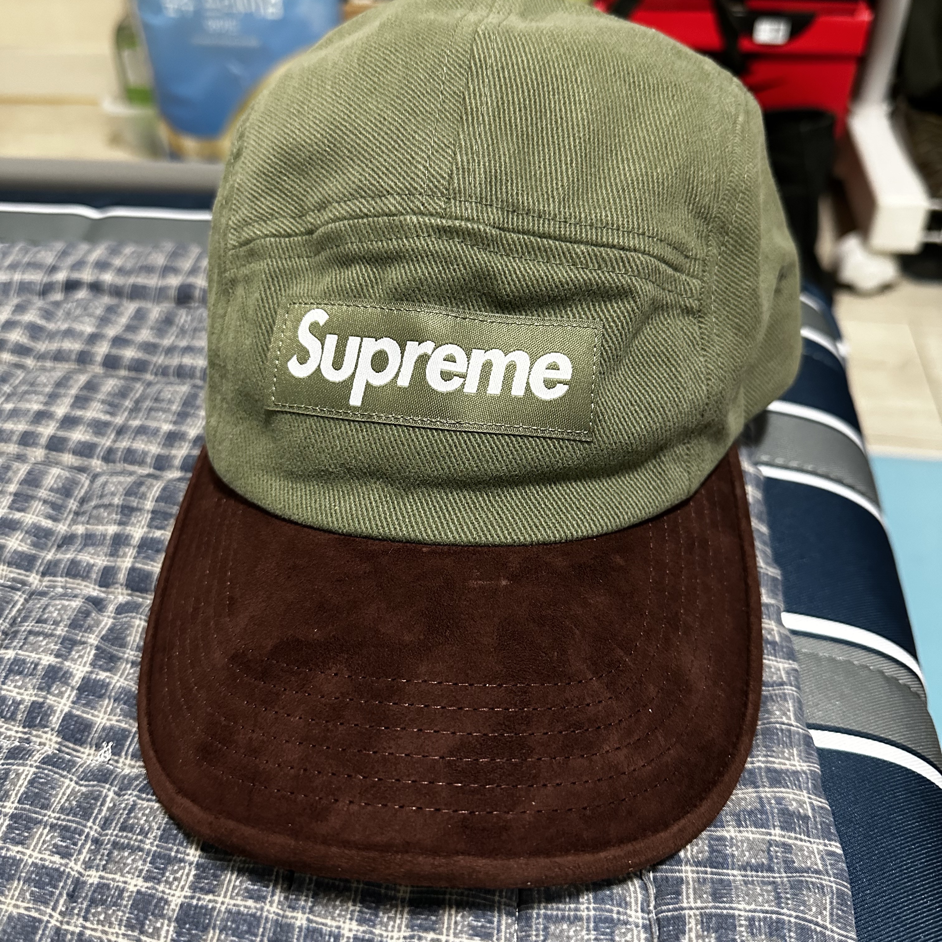 Supreme Suede Visor Camp Cap Light Olive - 23SS, Palace P 6-Panel Green - 23FW 착용 스타일 - 2
