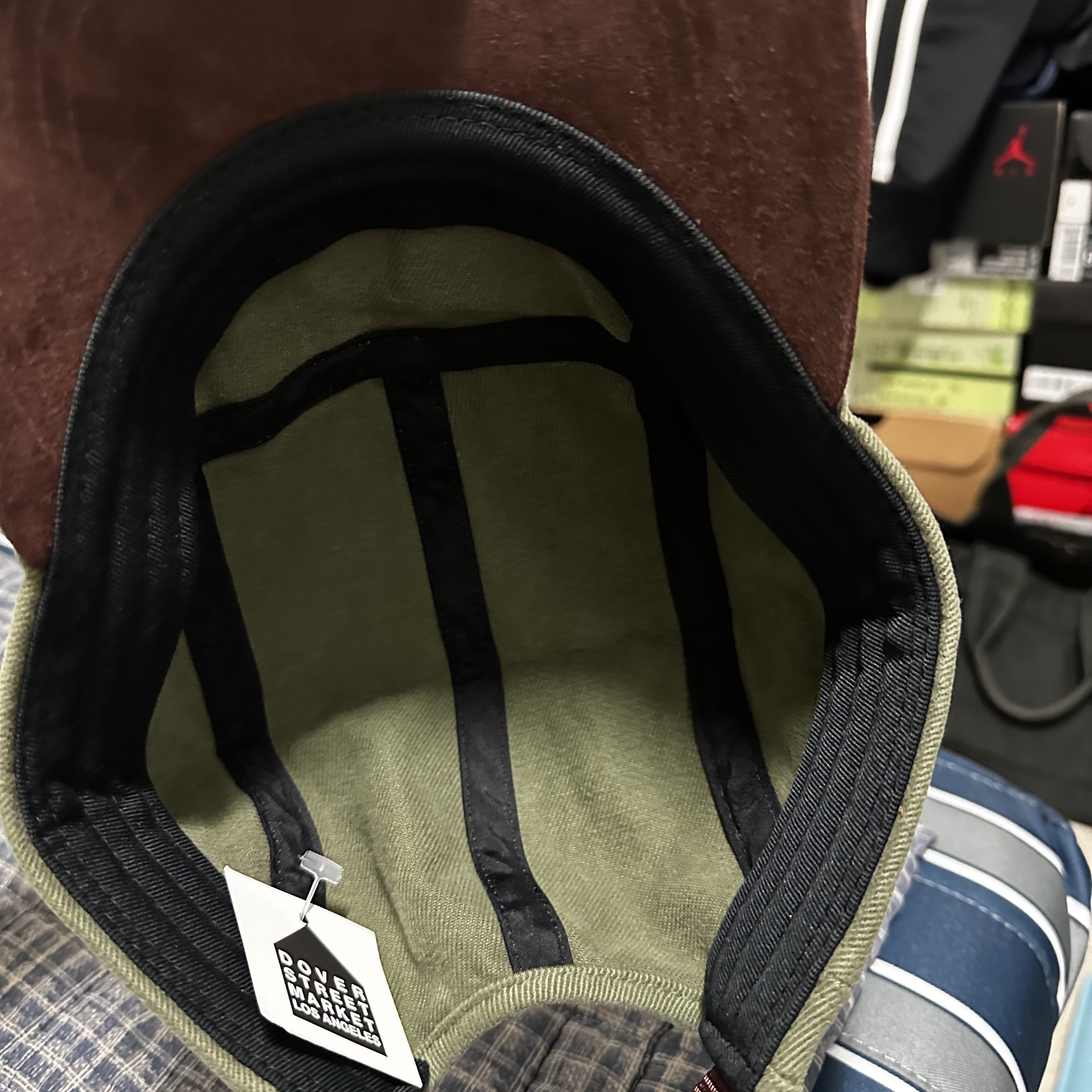 Supreme Suede Visor Camp Cap Light Olive - 23SS, Palace P 6-Panel Green - 23FW 착용 스타일 - 3