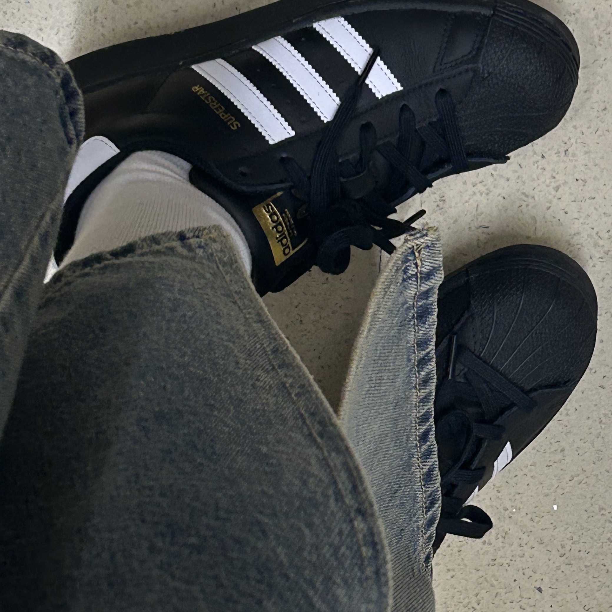 (J) Adidas Superstar Black White 착용 스타일 - 3