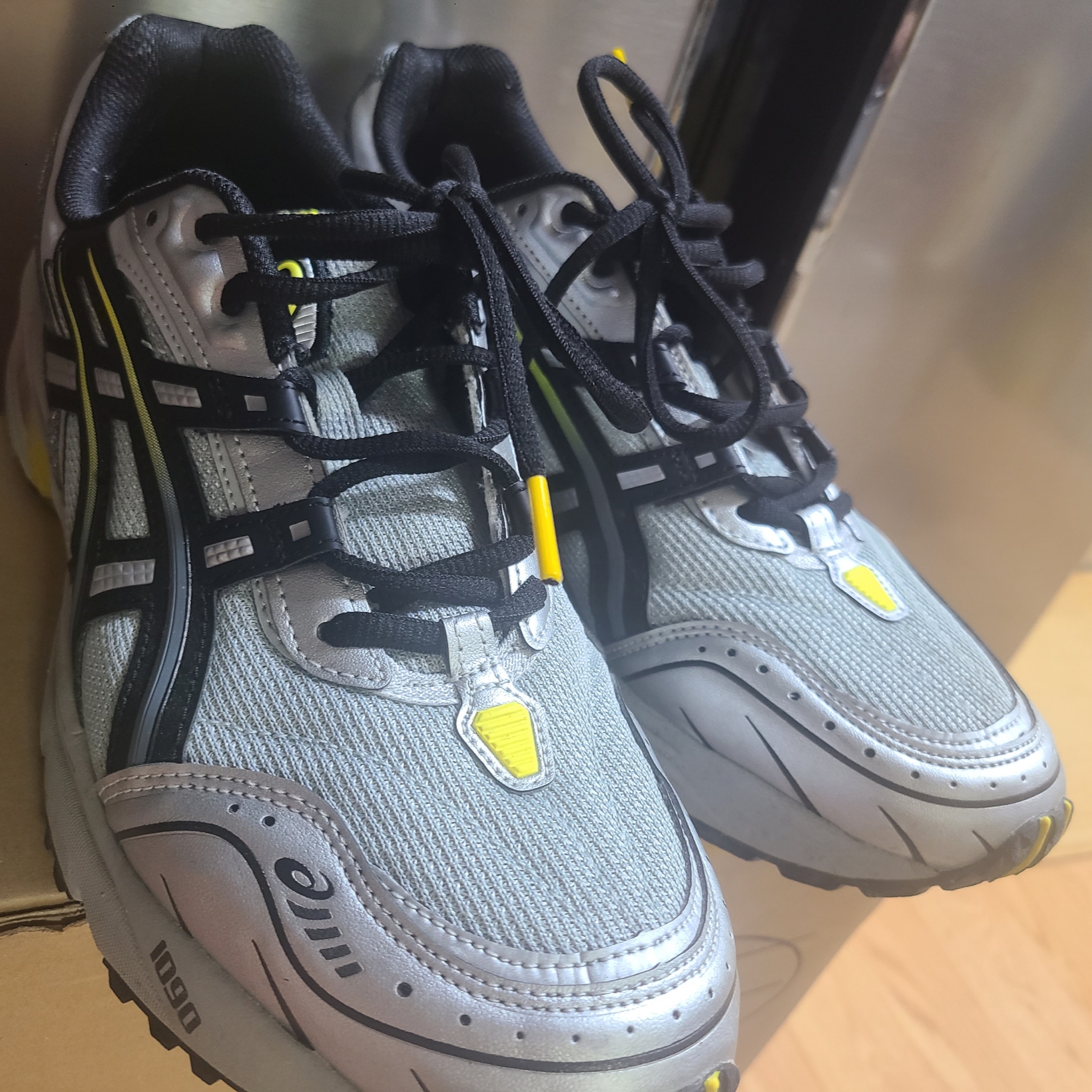 Asics Gel-1090 Mid Grey Black 착용 스타일