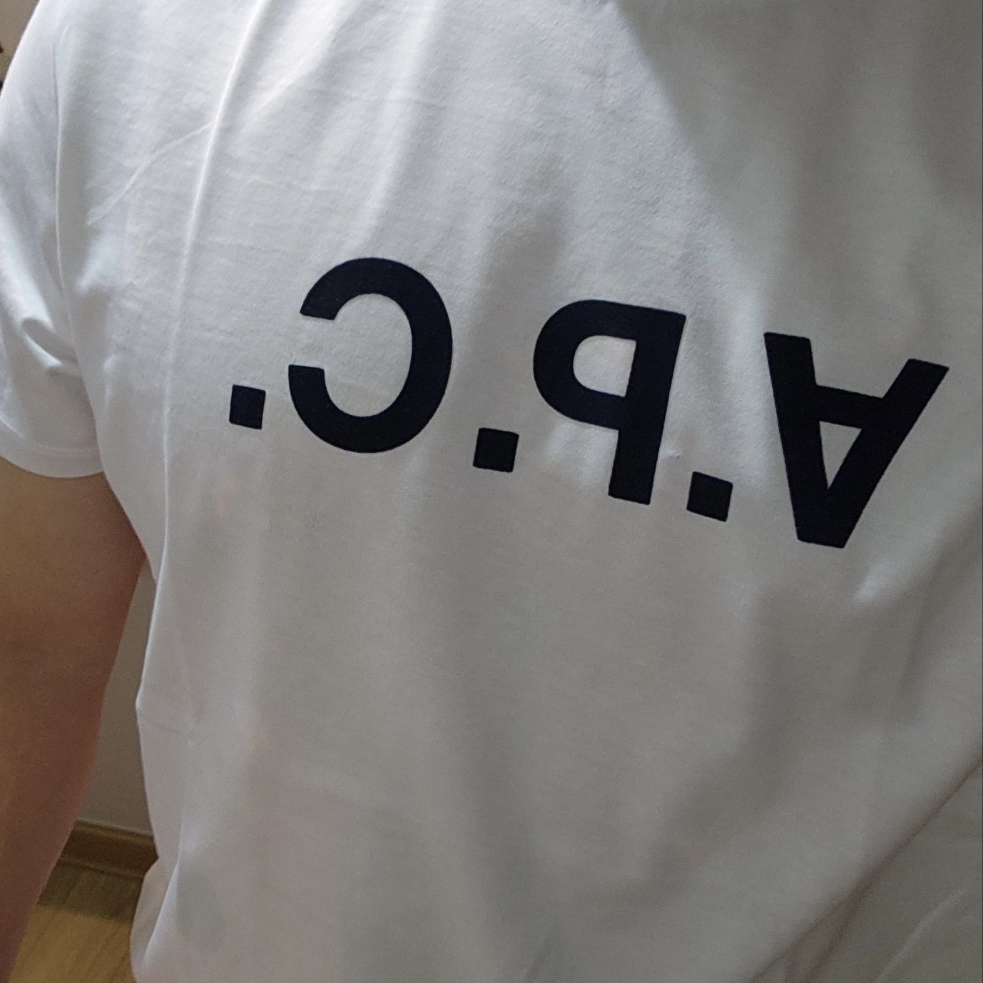 A.P.C. VPC T-Shirt White Dark Navy 착용 스타일