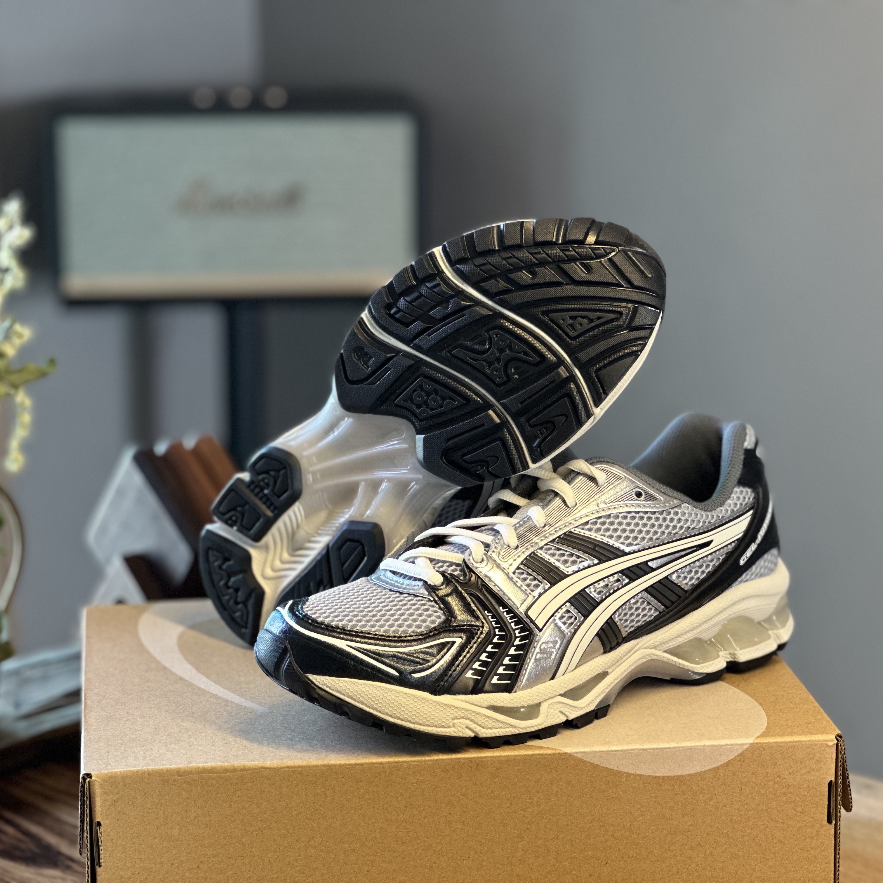 Asics Gel-Kayano 14 Black Glacier Grey 착용 스타일 - 4