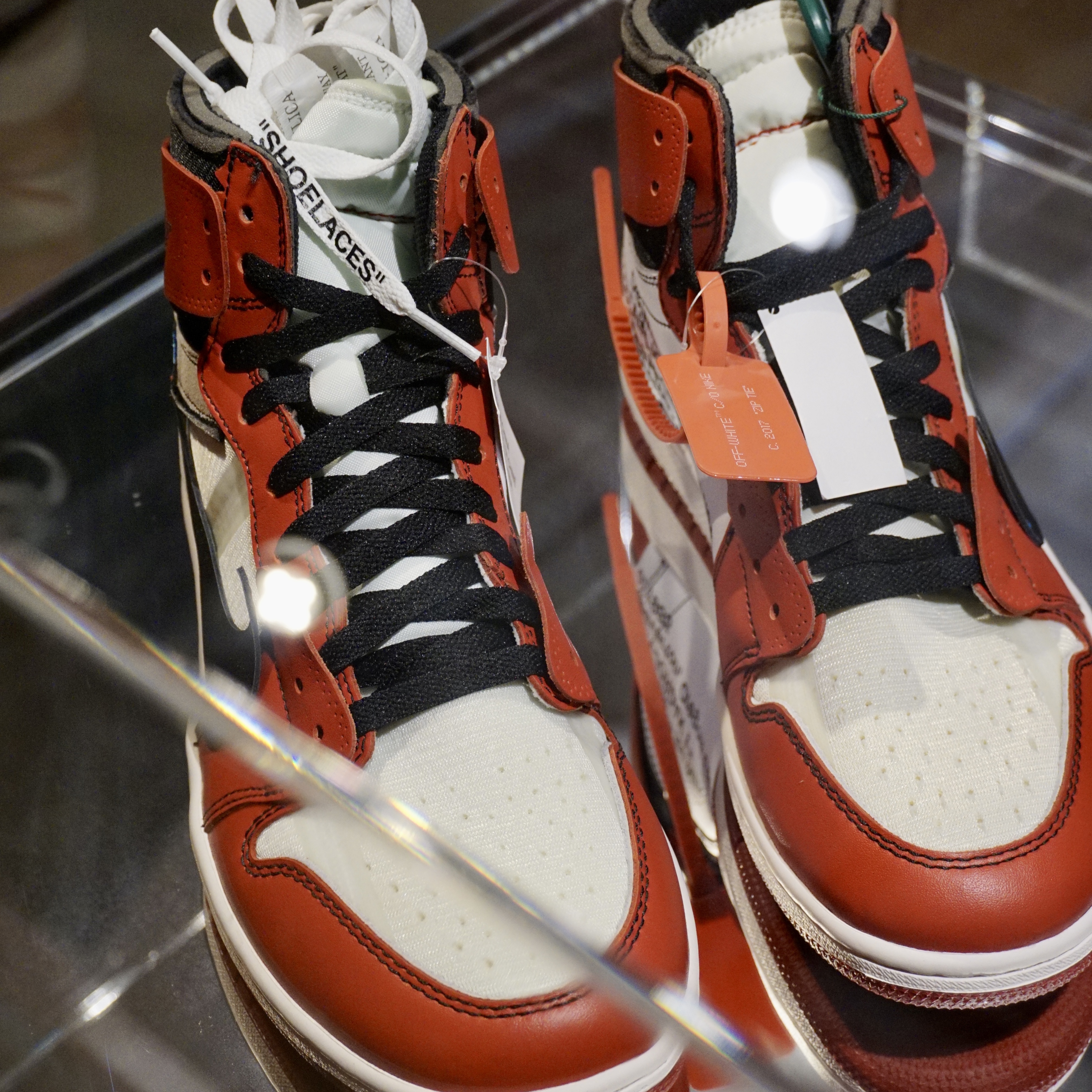 Jordan 1 x Off-White Retro High Chicago The Ten 착용 스타일 - 2