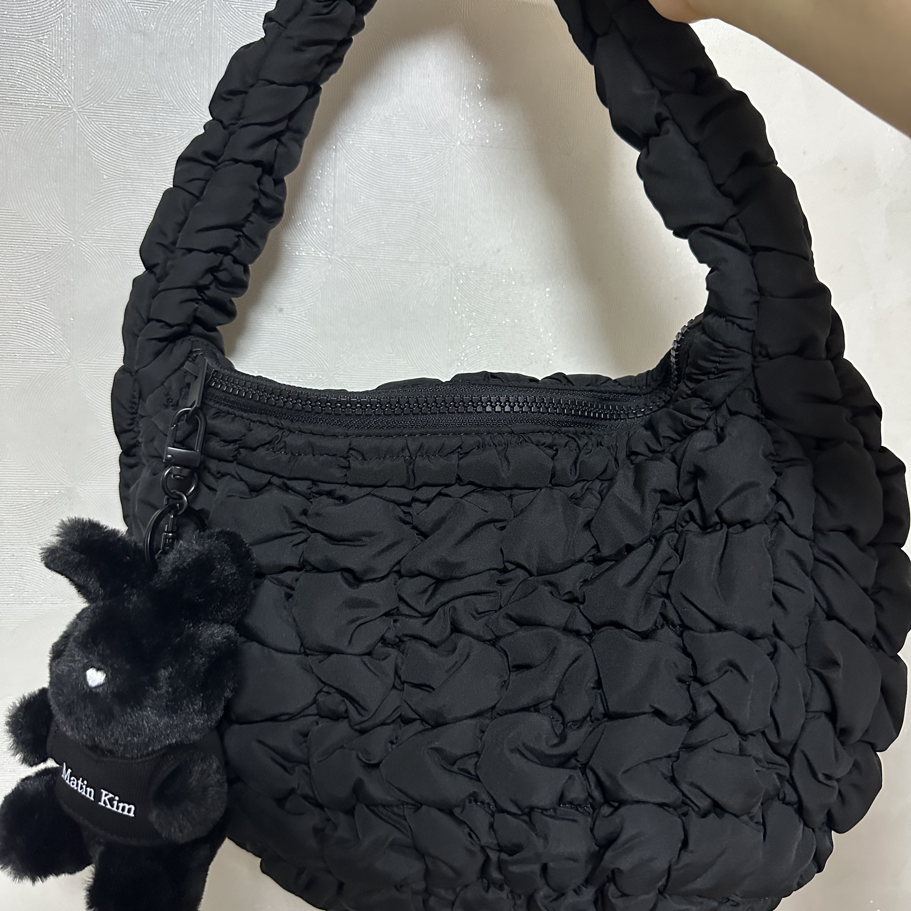Matin Kim Black Bunny Toy Keyring Black 착용 스타일