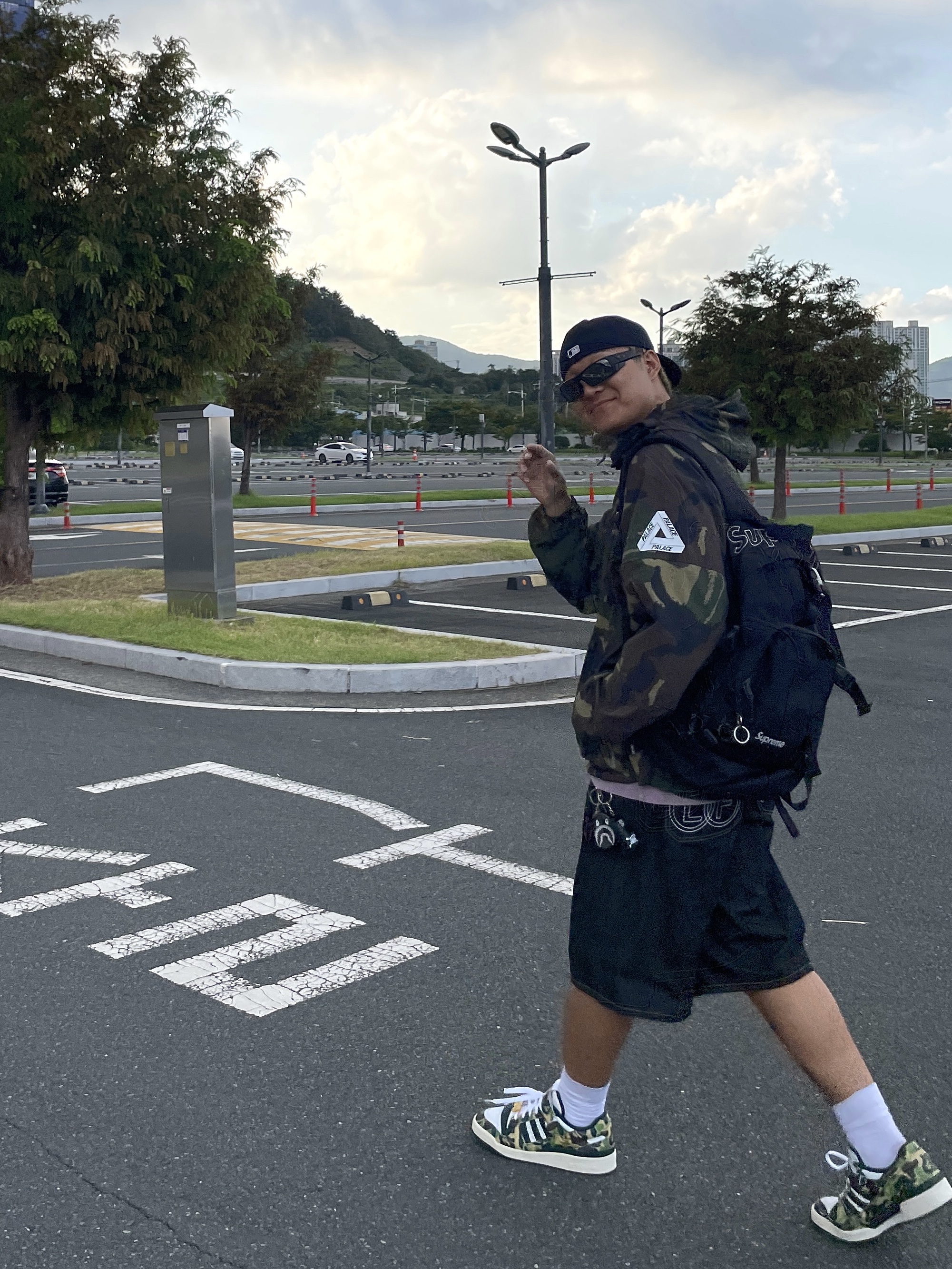 Palace Hooded Sheller Jacket Camo - 23FW, Adidas x BAPE Forum 84 Low Green Camo 착용 스타일 - 3
