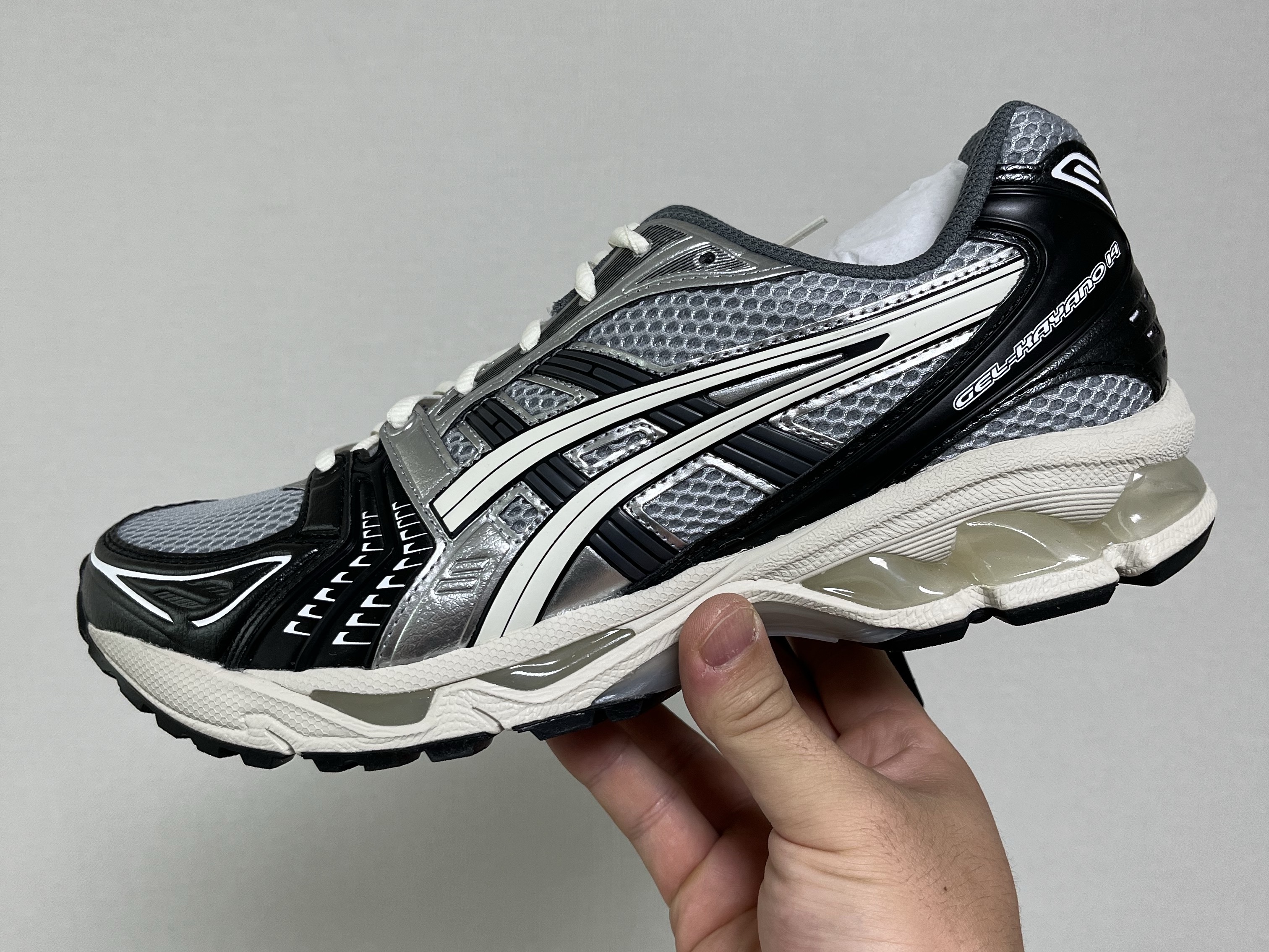 Asics Gel-Kayano 14 Black Glacier Grey 착용 스타일
