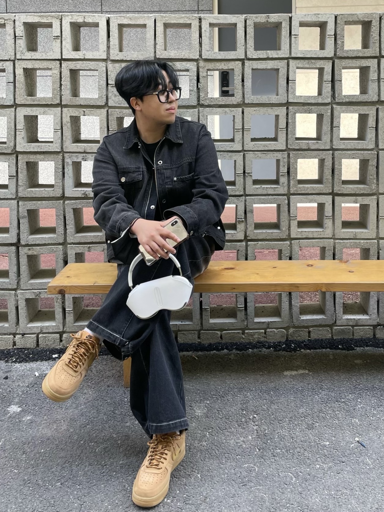 Nike Air Force 1 '07 WB Flax, Apple AirPods Max Lightning Silver (Korean Ver.) 착용 스타일 - 1