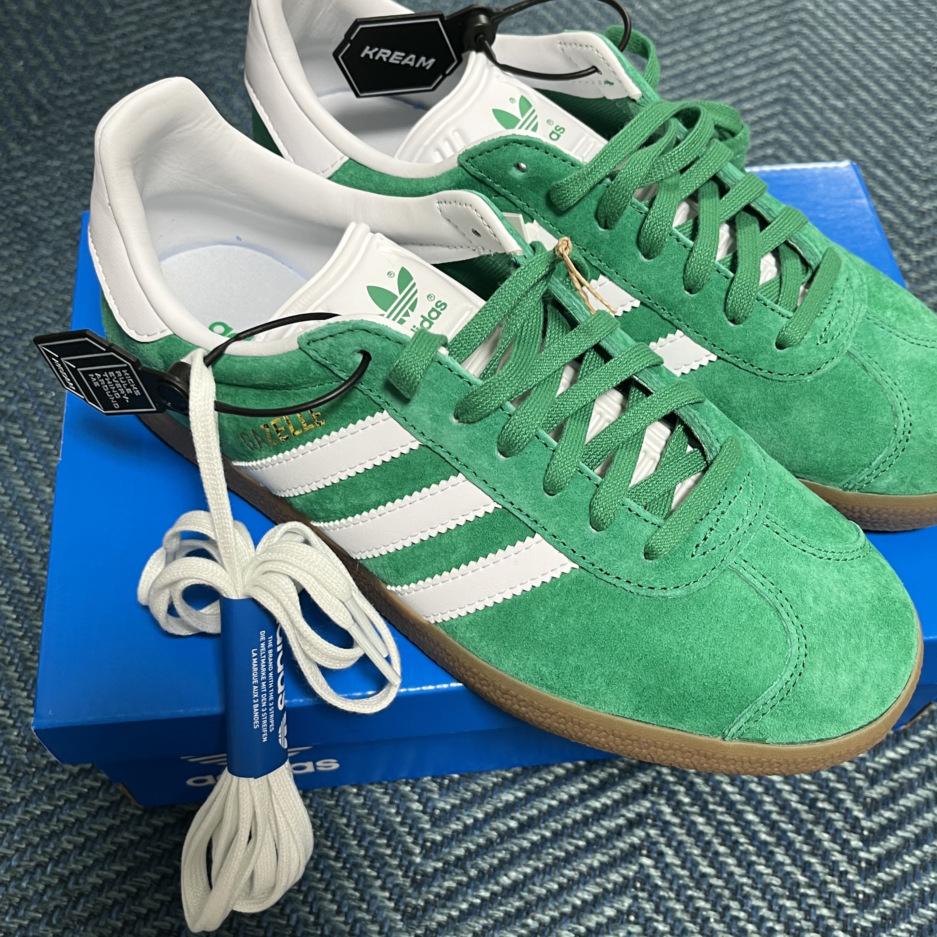 Adidas Gazelle Court Green Cloud White 착용 스타일 - 3