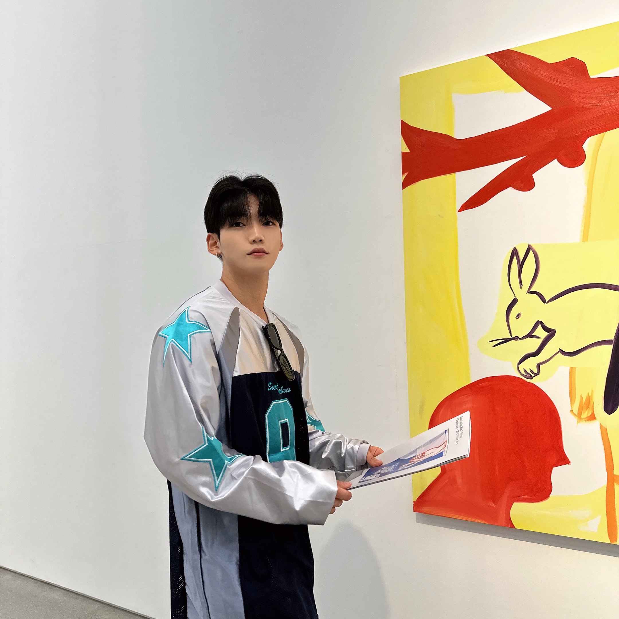 Balenciaga x Crocs Hardcrocs Slide Black 착용 스타일 - 1