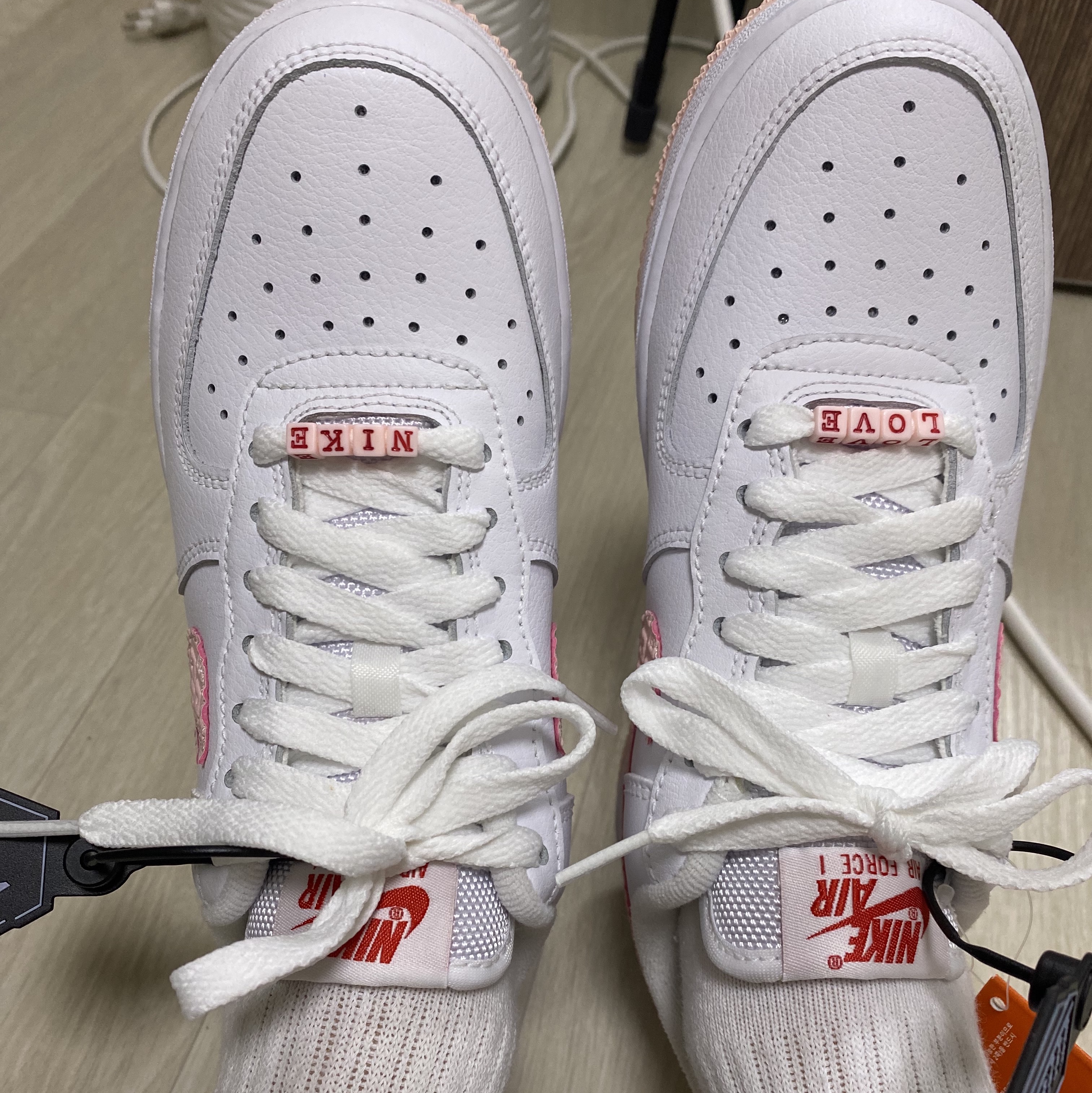 (W) Nike Air Force 1 '07 Valentine Day 2022 착용 스타일