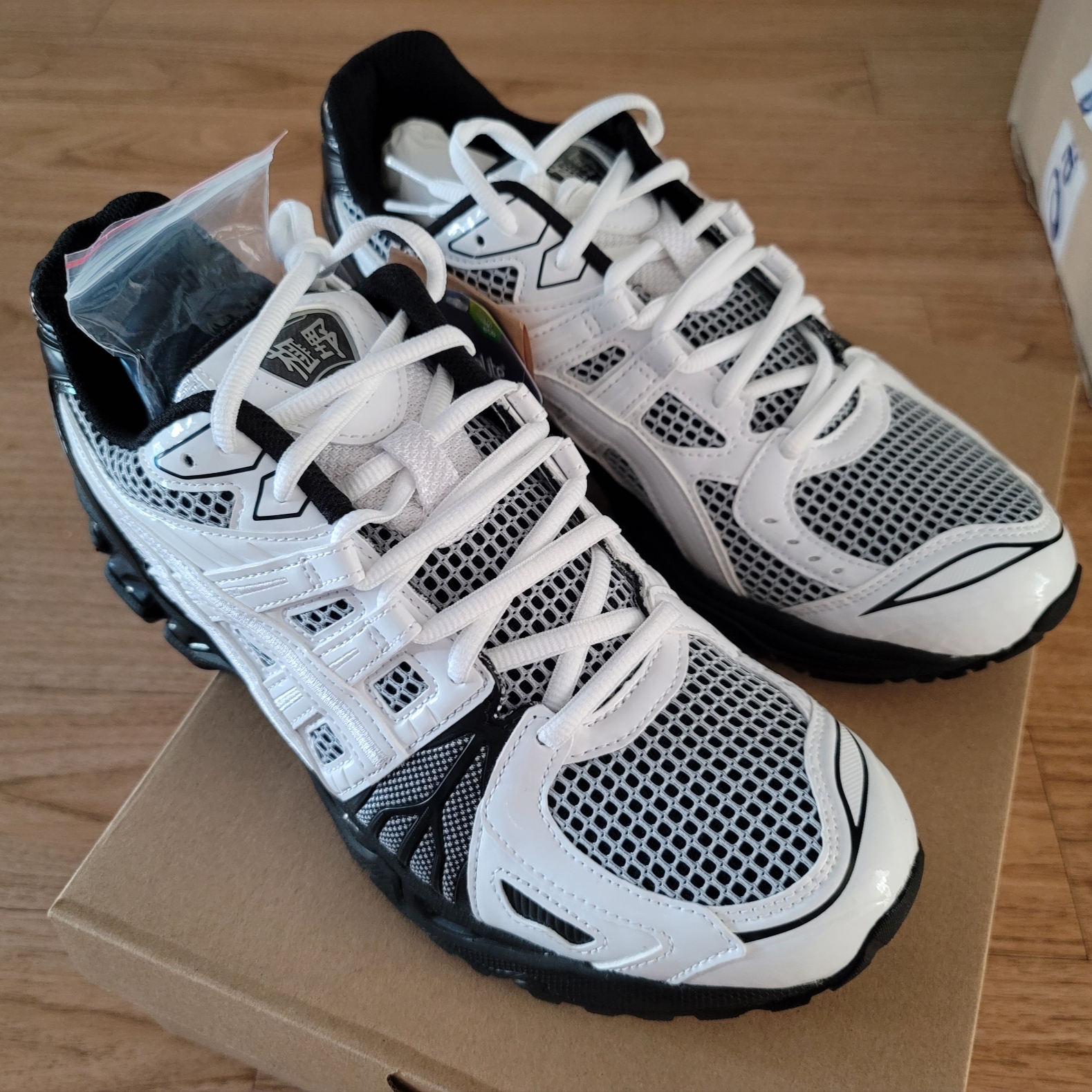 Asics x GmbH Gel-Kayano Legacy White Black 착용 스타일 - 1