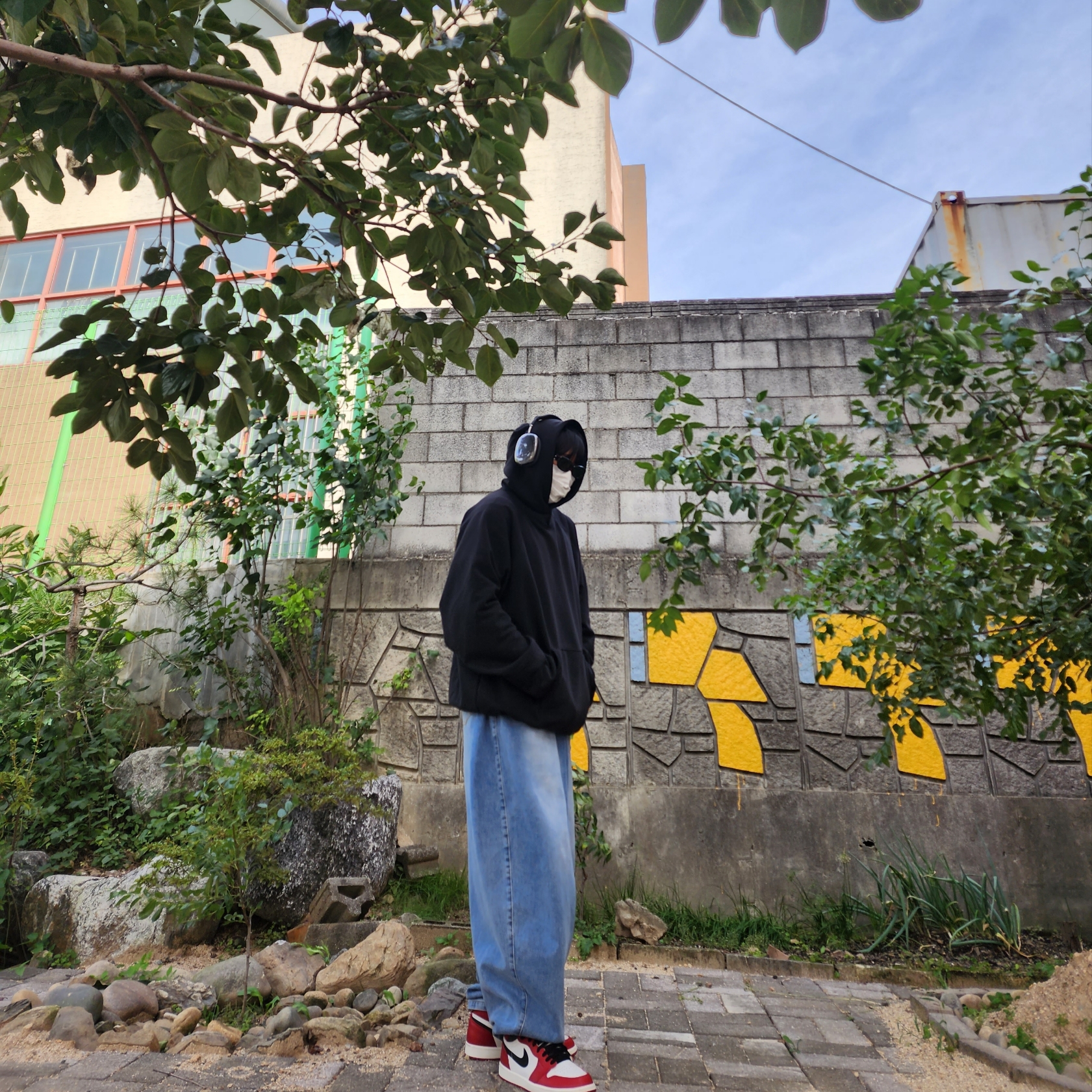 Gentle Monster x Maison Margiela MM004 Black Black, Jordan 1 Retro High OG Chicago 2022 착용 스타일 - 2