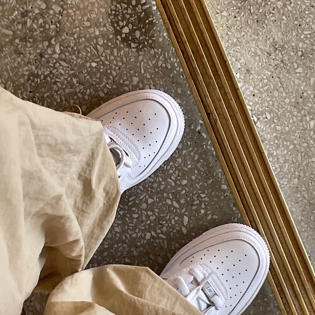 (GS) Nike Air Force 1 LE White 착용 스타일