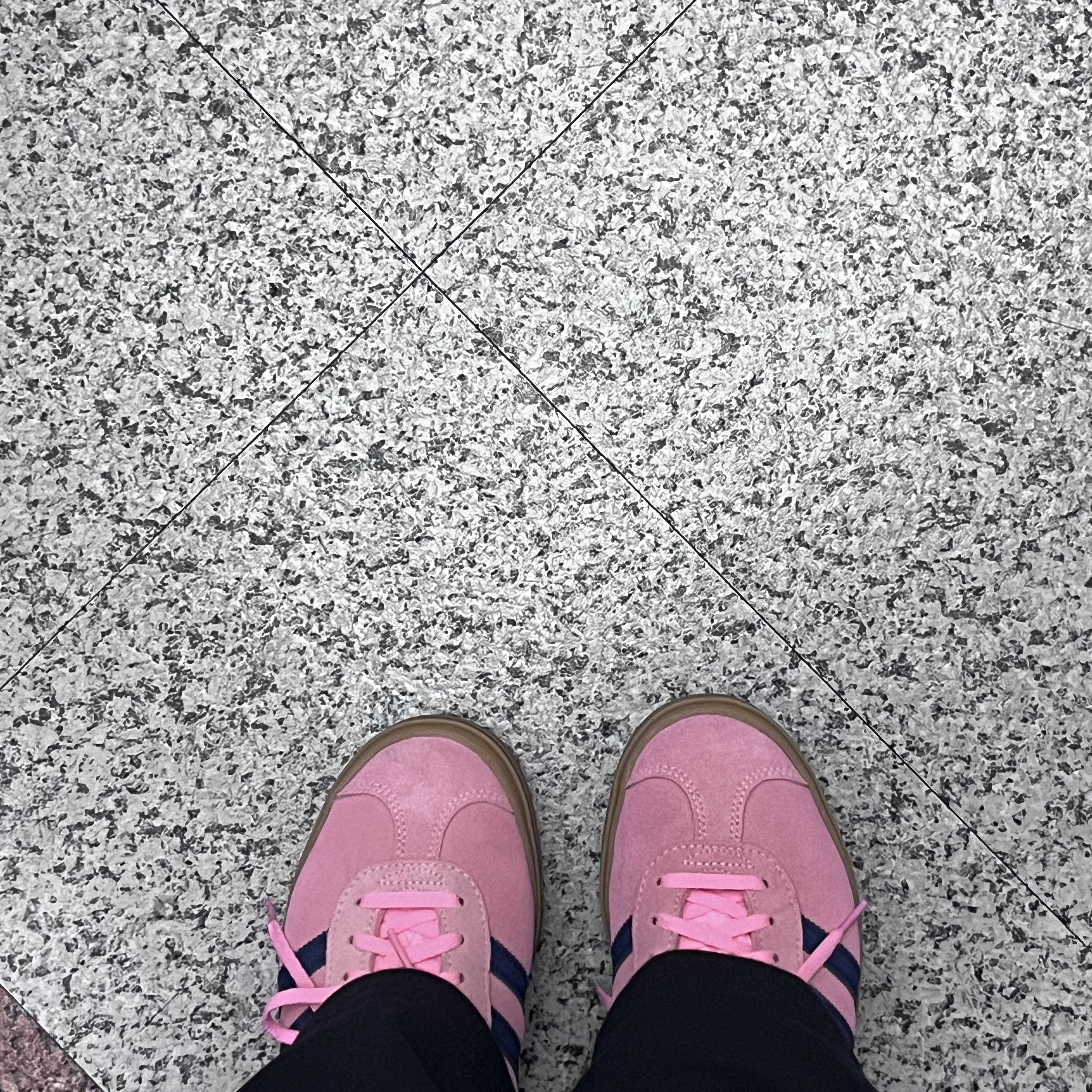 (W) Adidas Gazelle Bold Pink Glow Victory Blue 착용 스타일