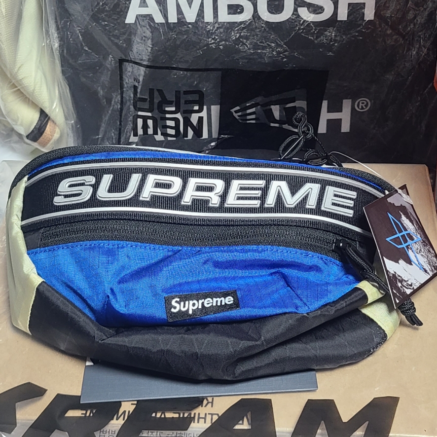 Supreme Waist Bag Blue - 23FW 착용 스타일 - 1