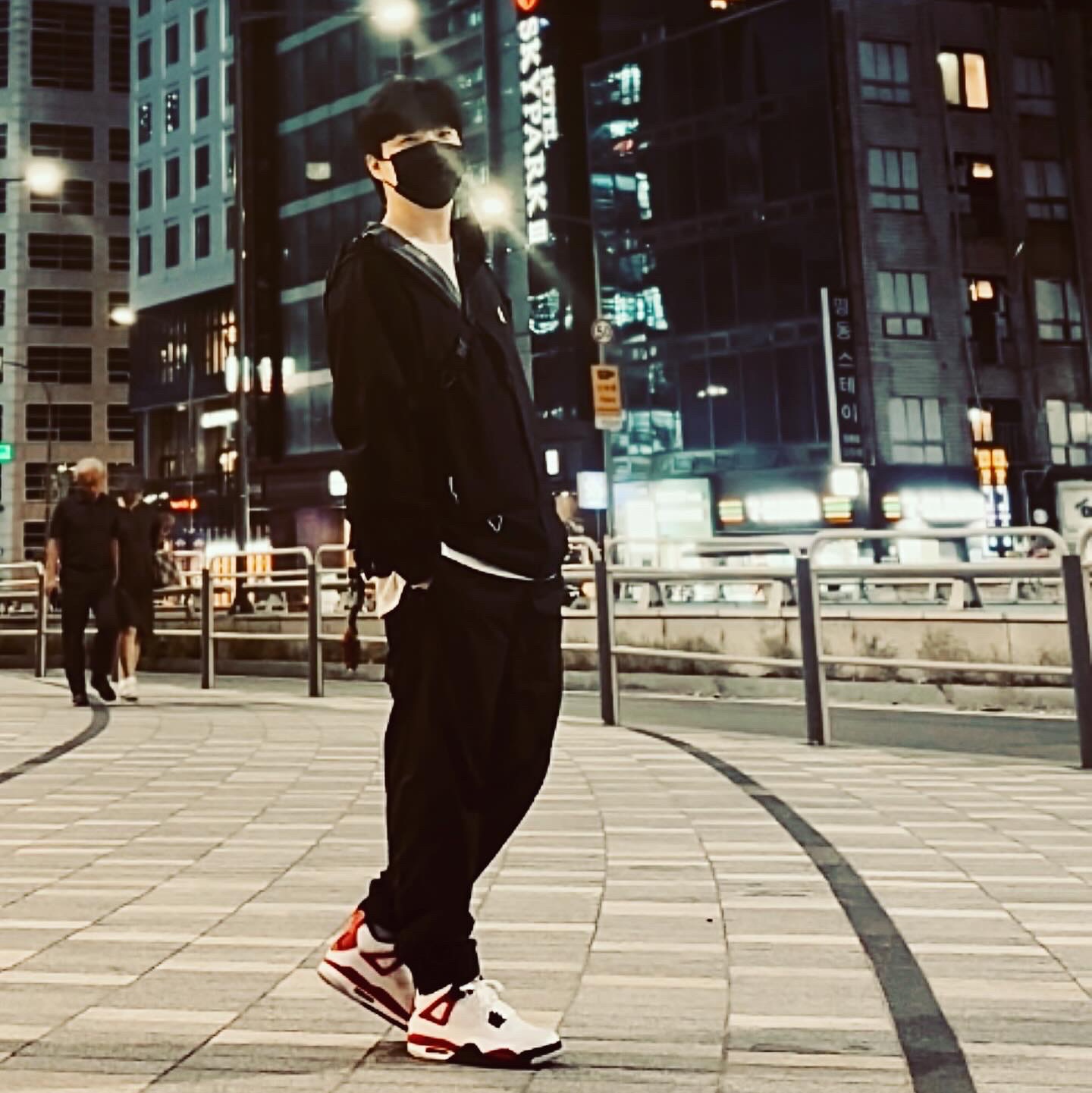 Jordan 4 Retro Red Cement, Nike NRG Solo Swoosh Woven Track Pants Black White - Asia 착용 스타일 - 2