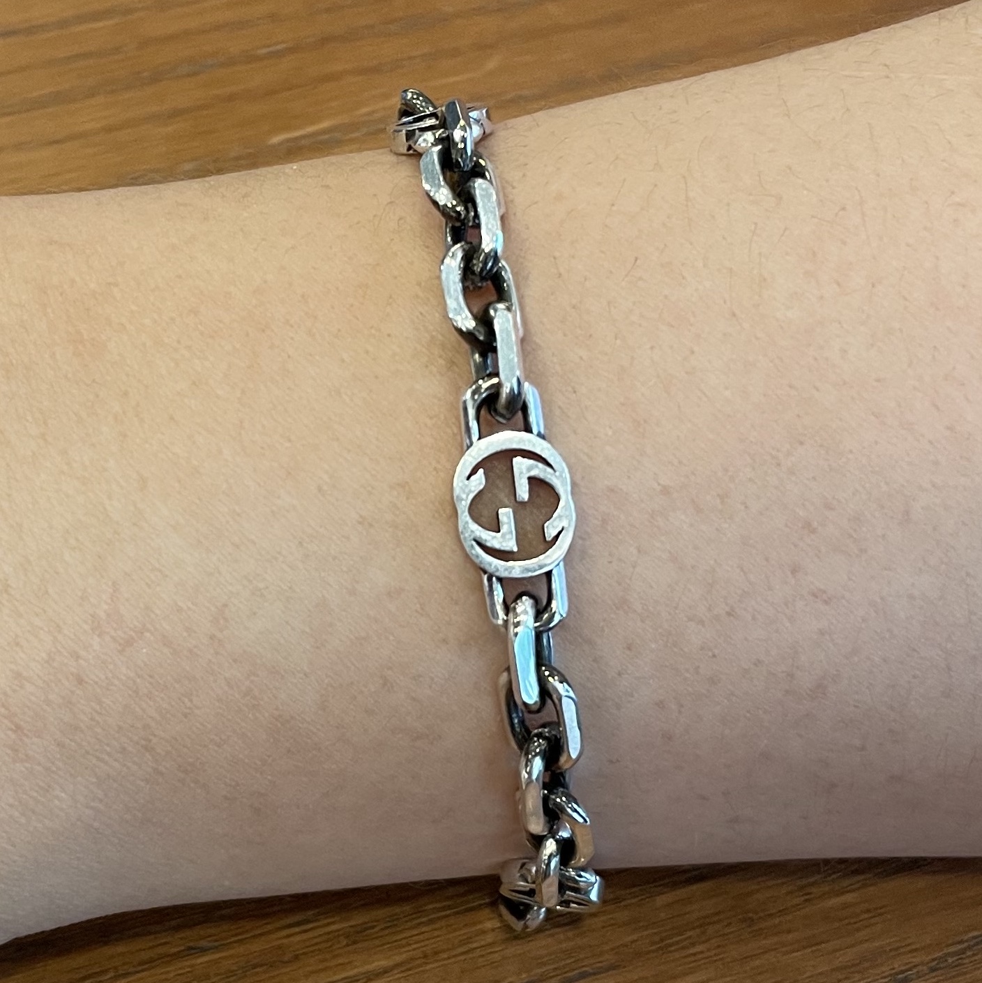 Gucci Interlocking G Bracelet Silver 착용 스타일