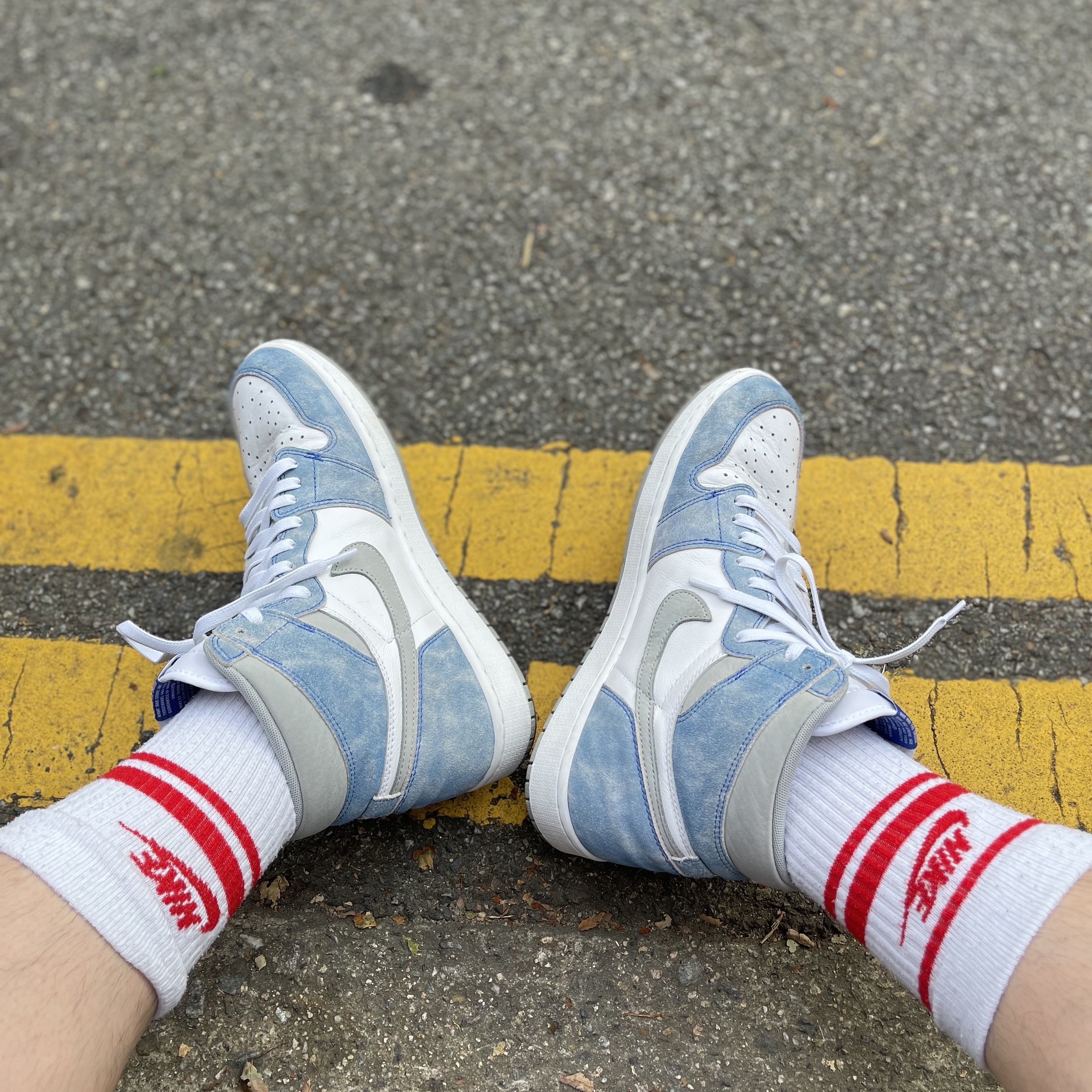 Jordan 1 Retro High OG Hyper Royal 착용 스타일 - 2