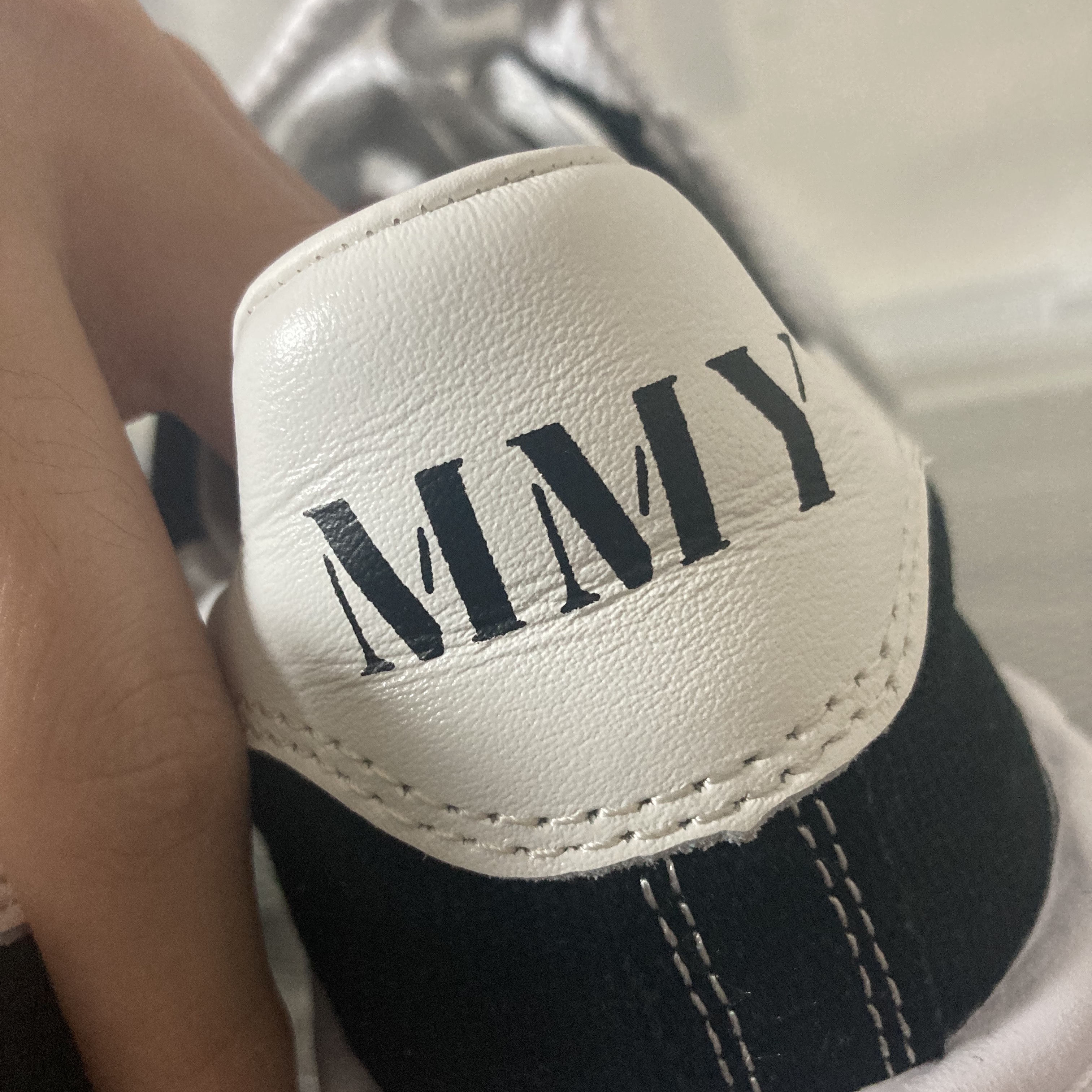 Maison Mihara Yasuhiro Blakey OG Sole Canvas Low-top Sneakers Black White, Off-White x Amore Pacific Protection Box (Without Cosmetics) 착용 스타일 - 1