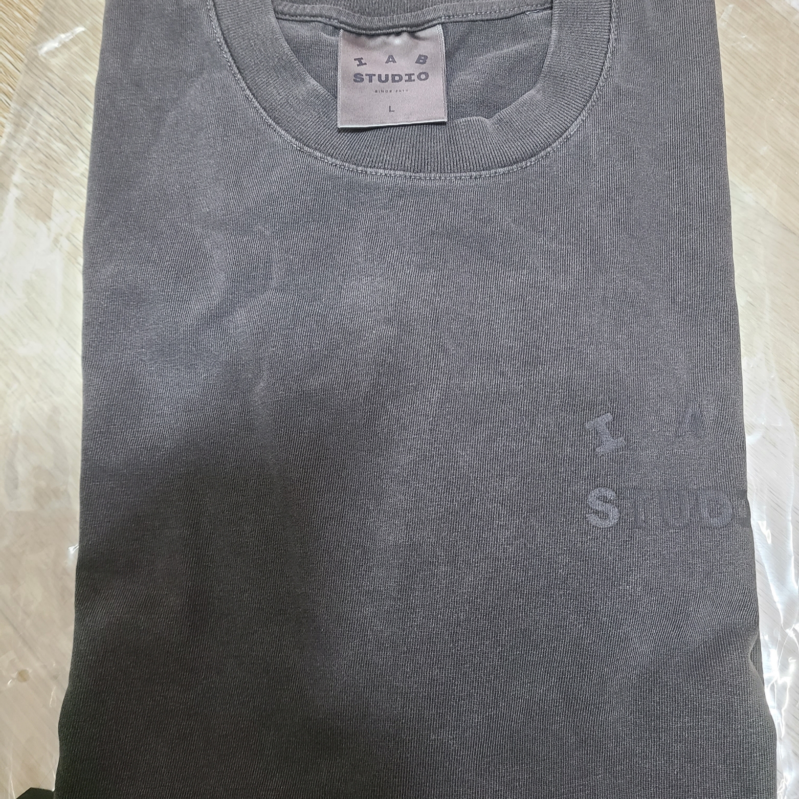 IAB Studio Pigment T-Shirt Black 착용 스타일