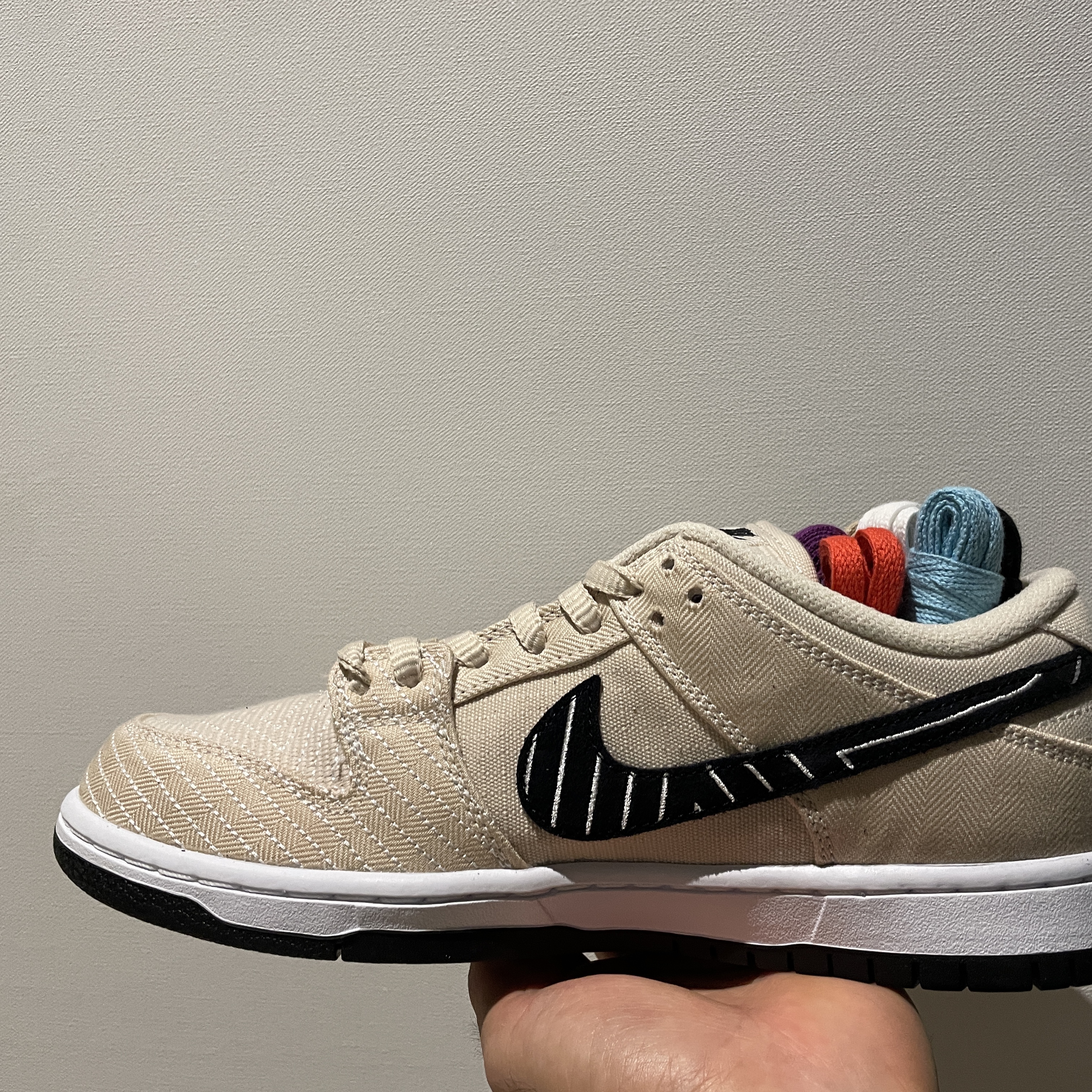 Nike x Albino & Preto SB Dunk Low Fossil Black 착용 스타일 - 1