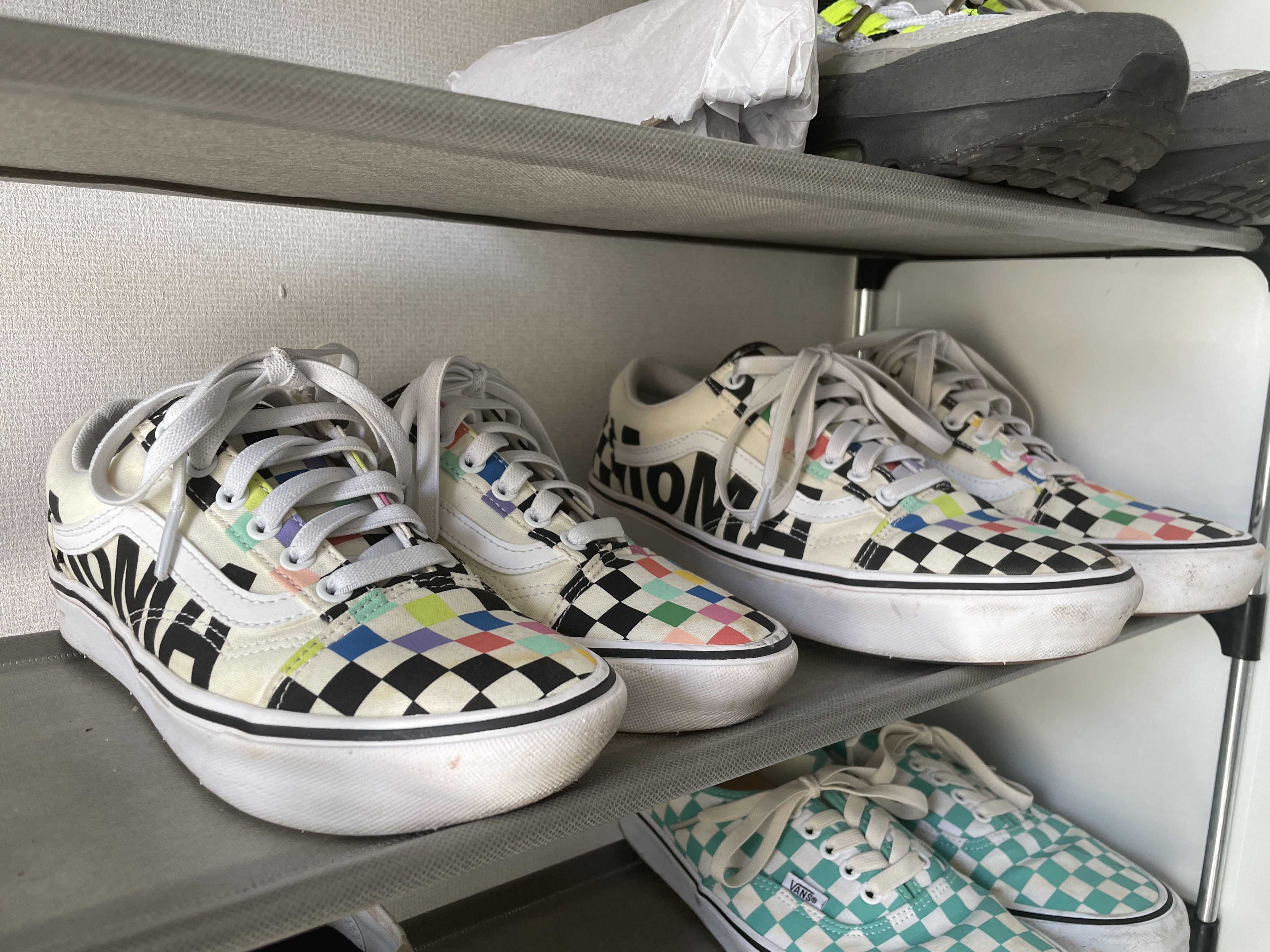 Vans x MoMA ComfyCush Old Skool Multicolor 착용 스타일